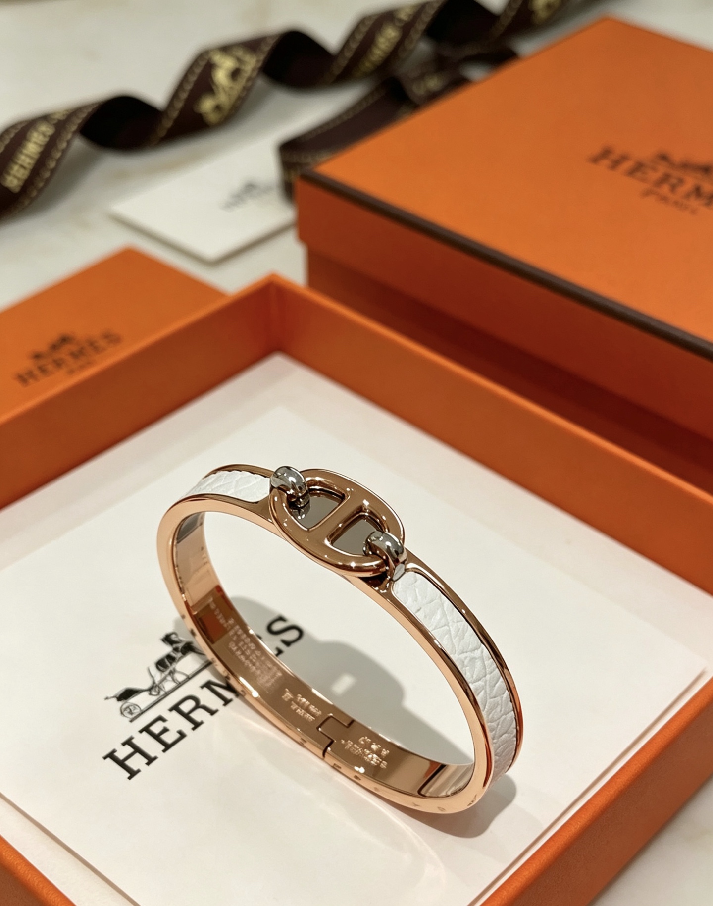 Hermes Mini Clic Chaine d Ancre bracelet Rose gold plated metal with white embossed leather inlay silver-tone hardware accents 17cm