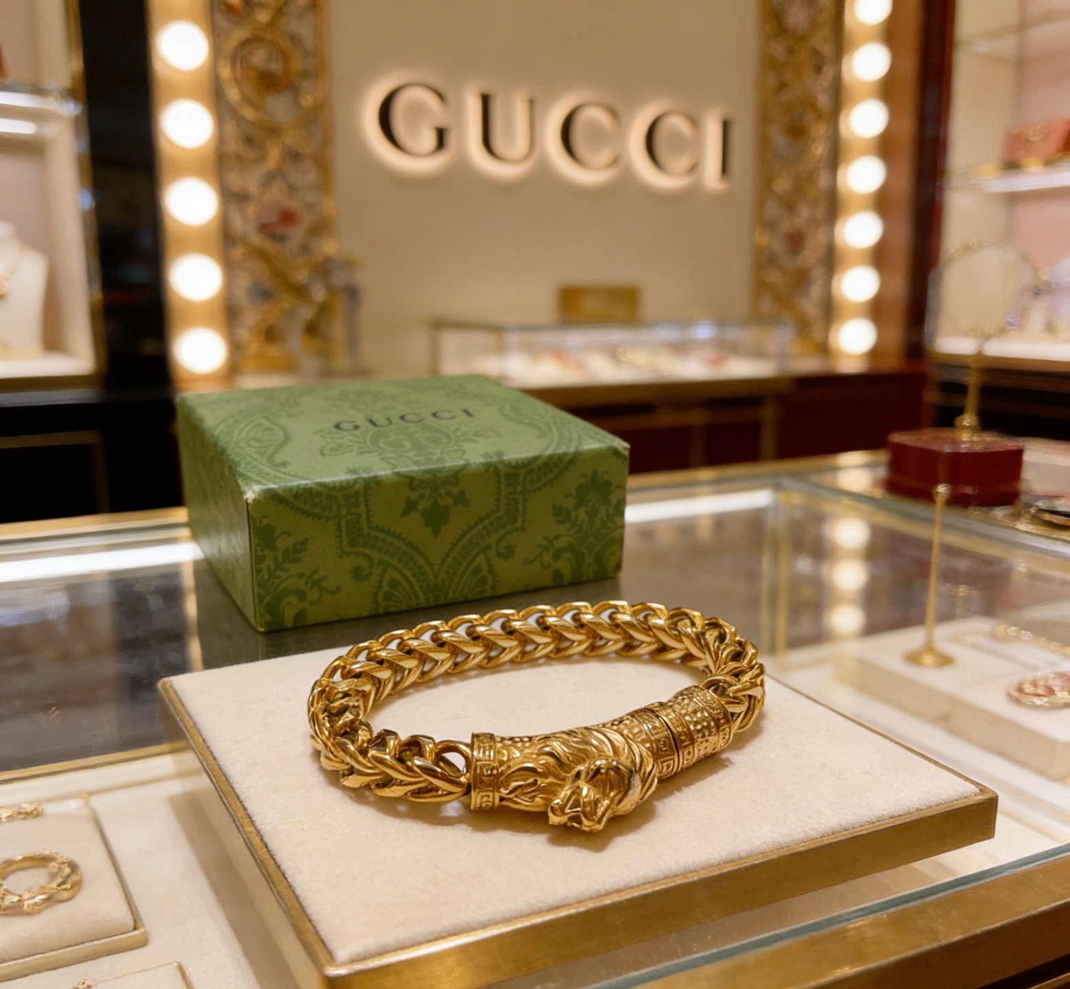 NO:896401,Batch. The latest Gucci bracelet is the latest classic model. It is exquisite regardless of style and texture. It has an absolutely top feeling. You can understand it at a glance. It is super nice. The best choice for matching clothes, a must-have artifact for handsome men, boutique jewelry, gucci, gucci, bracelet.19860909批. 最新出炉 Gucci古驰手链最新款的经典款 精致无论款式 质感 都是绝对的顶尖feel 只要看一眼就懂了超 nice 搭配衣服最佳的选择,帅哥必备神器,饰品精品,gucci,gucci,bracelet,Jewelry