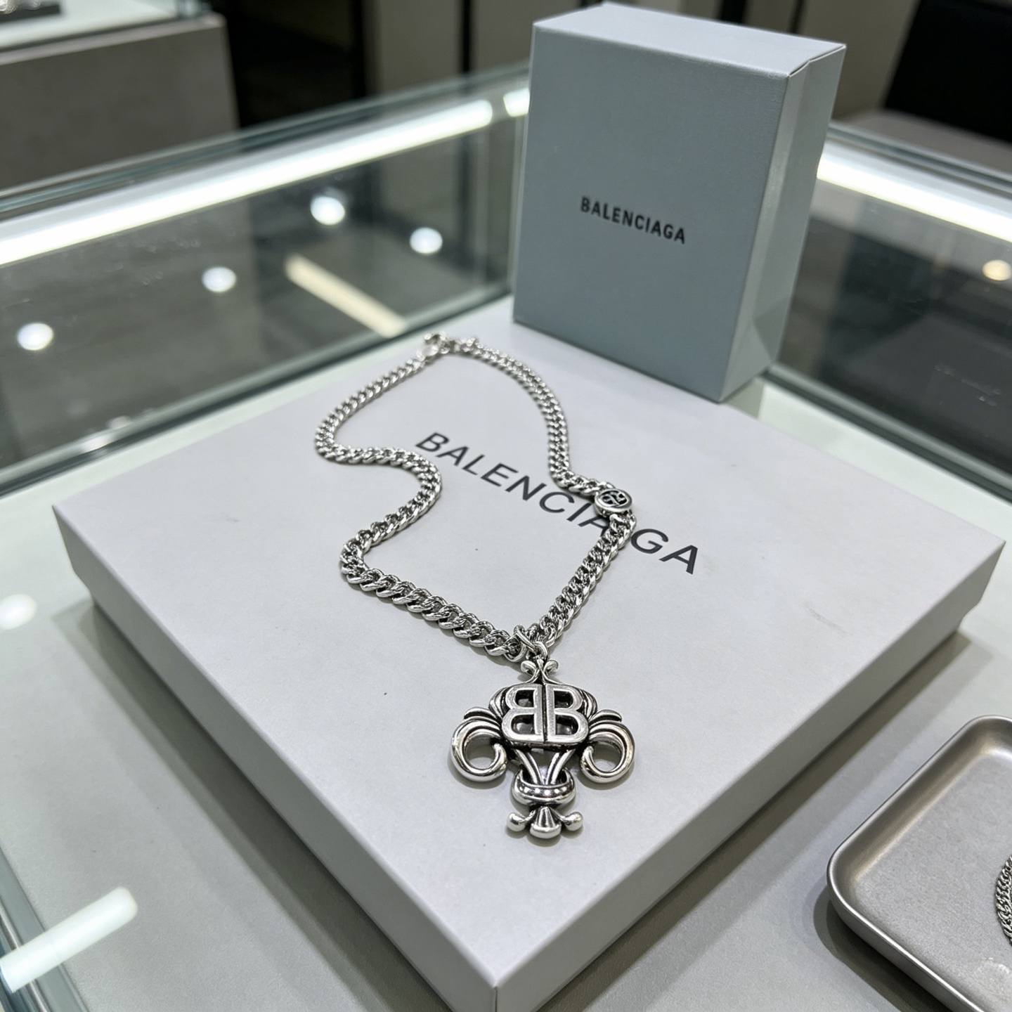 Balenciaga Haute Couture Haute Joaillerie Fine Jewelry Earrings Necklace 4