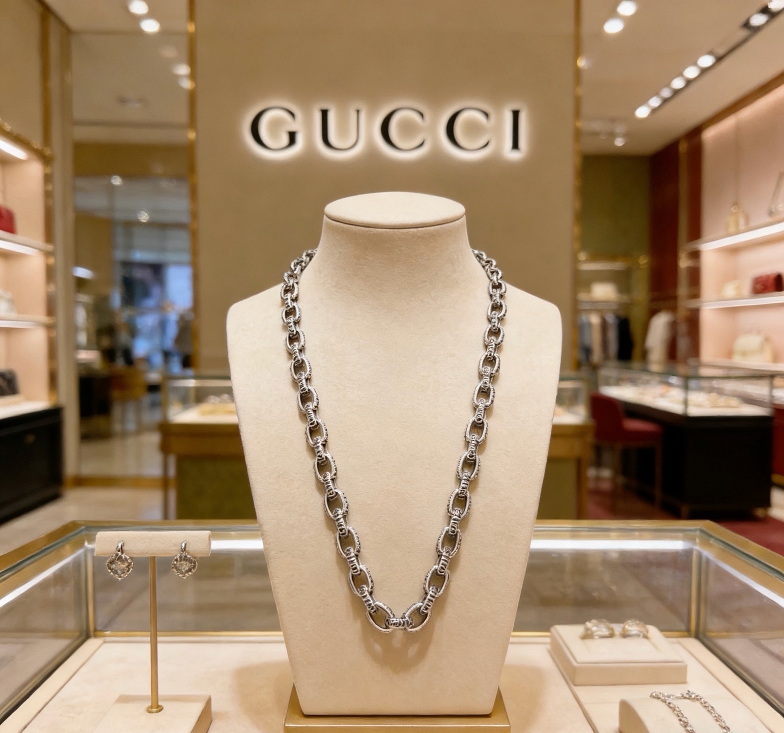 NO:896623,Batch (Luxury Style) Gucci Necklace’s latest chain is of a higher grade and is the same style as that of celebrities. It took more than a month to make it. It is exquisitely crafted and handmade to create the perfect latest style Anger Forest Series Double G Gucci Necklace. The details are matched with retro processing. It is not a bright version on the market. This one has been out. It is a best-selling model in Gucci. It is very suitable for trendy clothes, fine jewelry, Gucci, and necklaces.19860909批 (奢华款)古驰项链最新款链条档次更高明星同款.花了一个多月做出来精工细致纯手工打造完美的最新款式 Anger Forest系列双G古驰项链 细节对版复古处理 非市面亮面版型 这款一直在出 古驰里面热卖款 非常好搭配潮流衣服,饰品精品,gucci,necklace,Jewelry