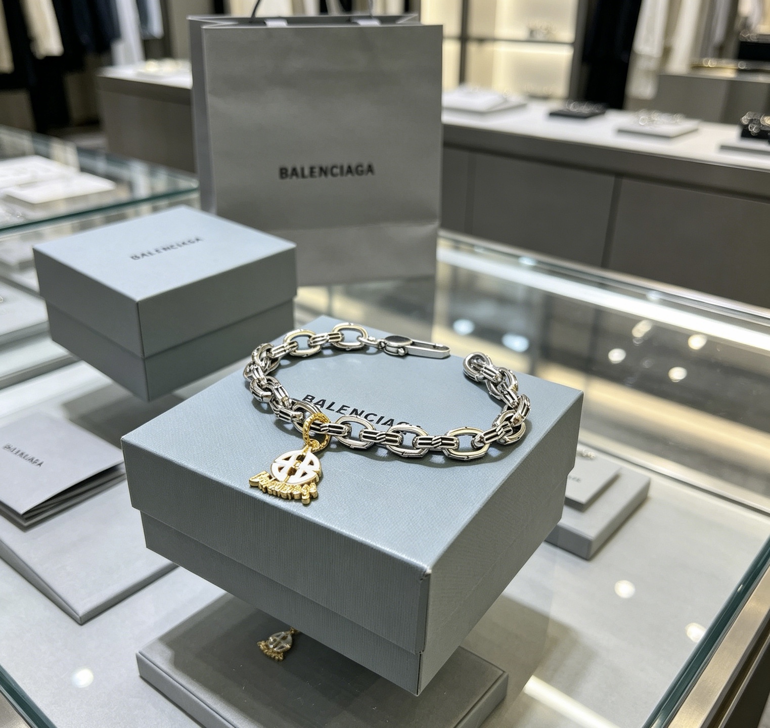 Balenciaga Haute Couture Haute Joaillerie Fine Jewelry Earrings Necklace 4