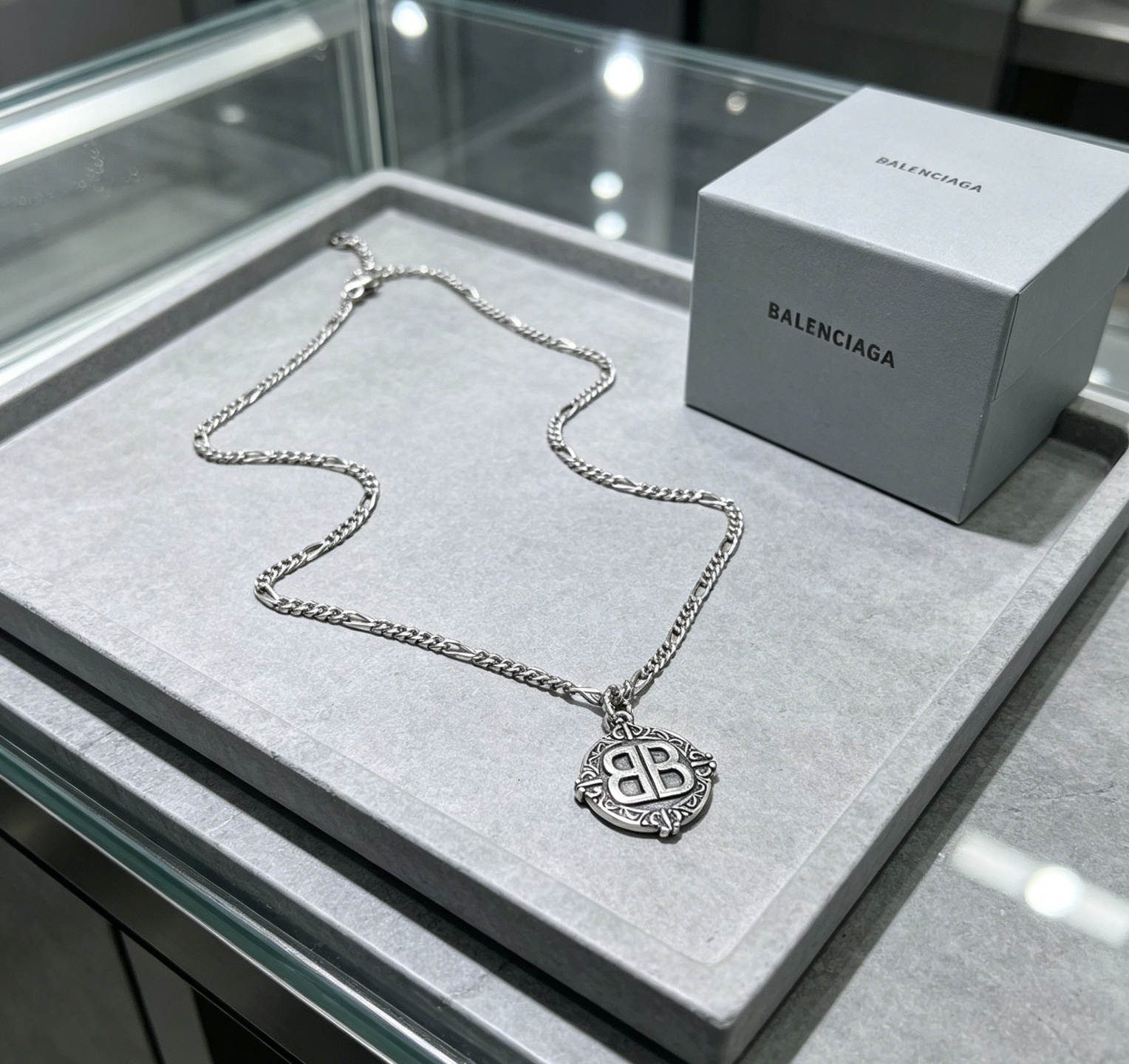 NO:896663,Batch original single goods new products Balenciaga necklace Balenciaga new necklace counter consistent fine details workmanship every detail process in place fine design craftsmanship hot models shipped unique design retro style Balenciaga necklace, jewelry boutique, balenciaga, balenciaga, necklace19860909批 原单货新品 巴黎世家项链 Balenciaga 新款项链专柜一致 细节做工精细 每个细节流程到位 设计工艺精细 火爆款出货 设计独特 复古风格 巴黎世家项链,饰品精品,balenciaga,balenciaga,necklace,Jewelry