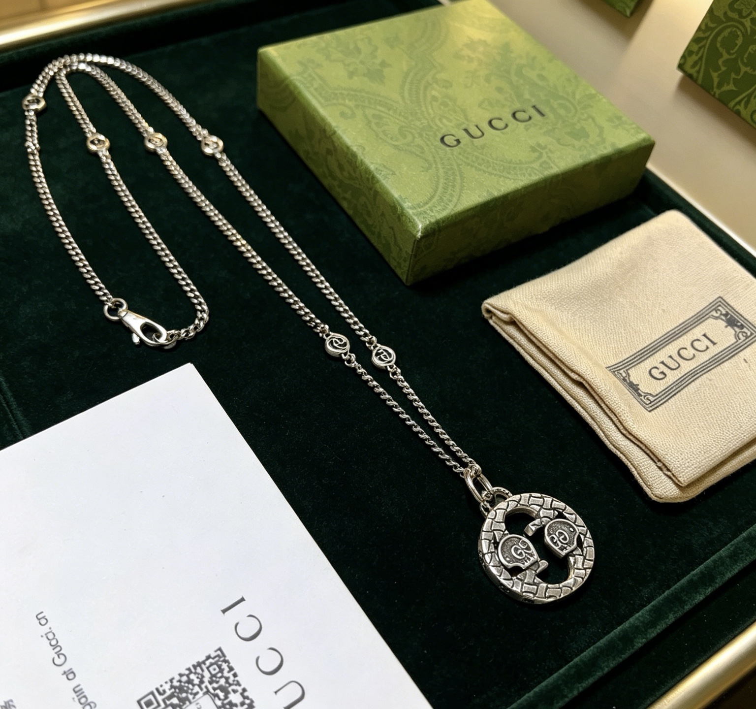 NO:896679,Batch, do not explode, do not post, Douyin is the first choice for Internet celebrities to bring goods. The latest chain of Gucci necklaces is of higher quality. The same style as Anger Forest series, double G design concept, retro classic series of Gucci necklaces. It makes high-end clothes more elegant. It has more brand and personality when going out. The details are distressed and not available in the market. Glossy version. This one has been out. The best-selling model in Gucci. Very easy to match, fine jewelry, gucci, necklace.19860909批  不爆不发 抖音带货网红首选 古驰项链最新款链条档次更高明星同款Anger Forest系列双g设计理念复古经典系列古驰项链 让高档的衣服搭配更有气质 出去更有牌面和个性 细节对版做旧处理 非市面亮面版型 这款一直在出 古驰里面热卖款 非常好搭配,饰品精品,gucci,necklace,Jewelry