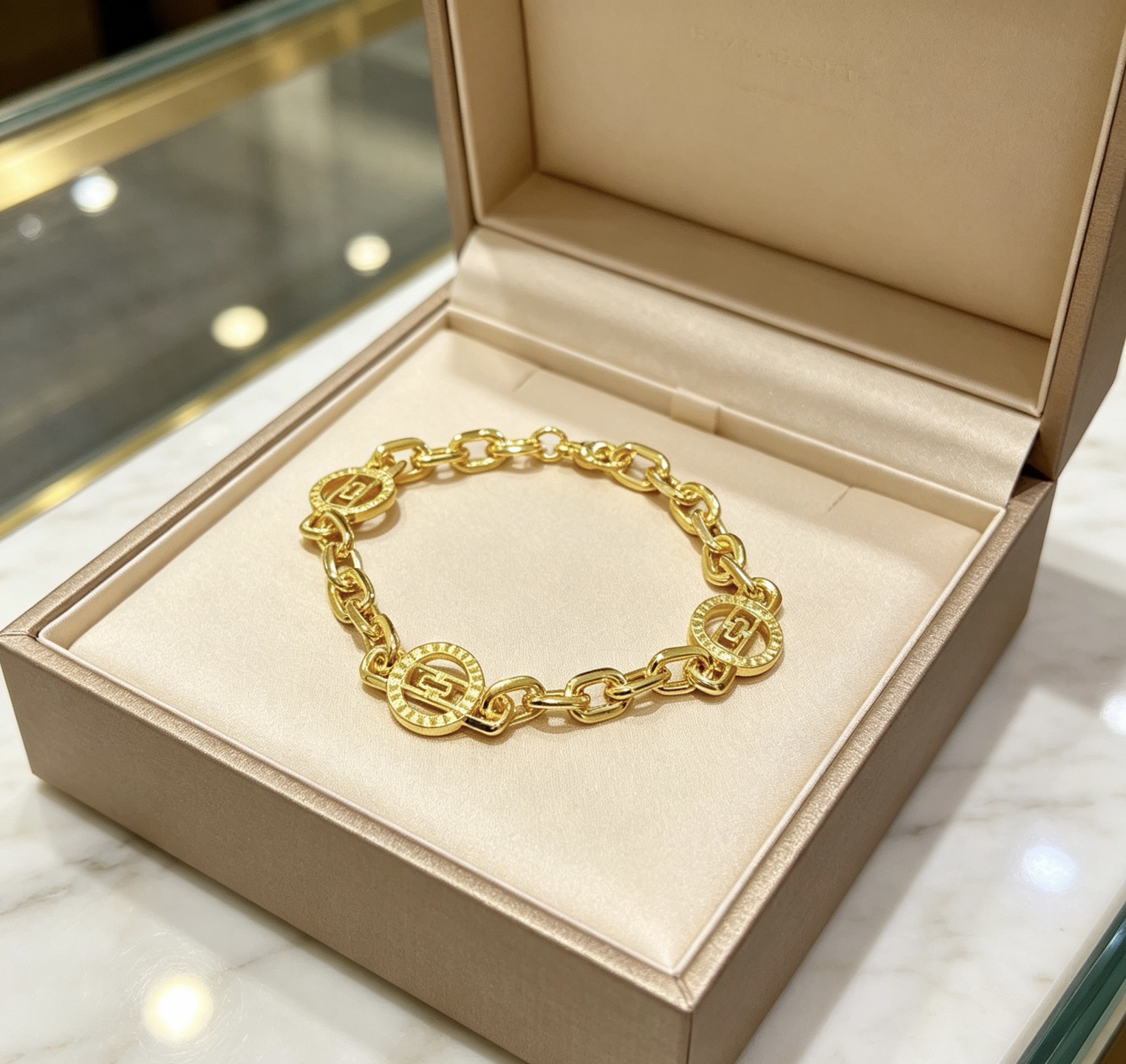NO:896428,Batch. Bulgari bracelet V gold material BVLGARI BVLGARI DIVAS' DREAM series The appearance is perfect, the details are invincible, the unique color is completely impeccable, and it is decorated with a classic ring shape design, which is simple yet elegant and eye-catching. The pure handmade combination of V gold is more elegant and elegant. Same style for men and women. Bvlgari bracelets, exquisite jewelry, bottega veneta, bvlgari, bvlgari, bracelet19860909批.宝格丽手链V金材质 BVLGARI宝格丽 DIVAS‘ DREAM 系列 品相完美,细节无敌,那种独特的色泽完全无可挑剔,再缀以经典指环外形设计,简约之余却又优雅夺目,V金纯手工的组合更显气色,上手雅致动人.男女同款 宝格丽手链,饰品精品,bottega veneta,bvlgari,bvlgari,bracelet,Jewelry