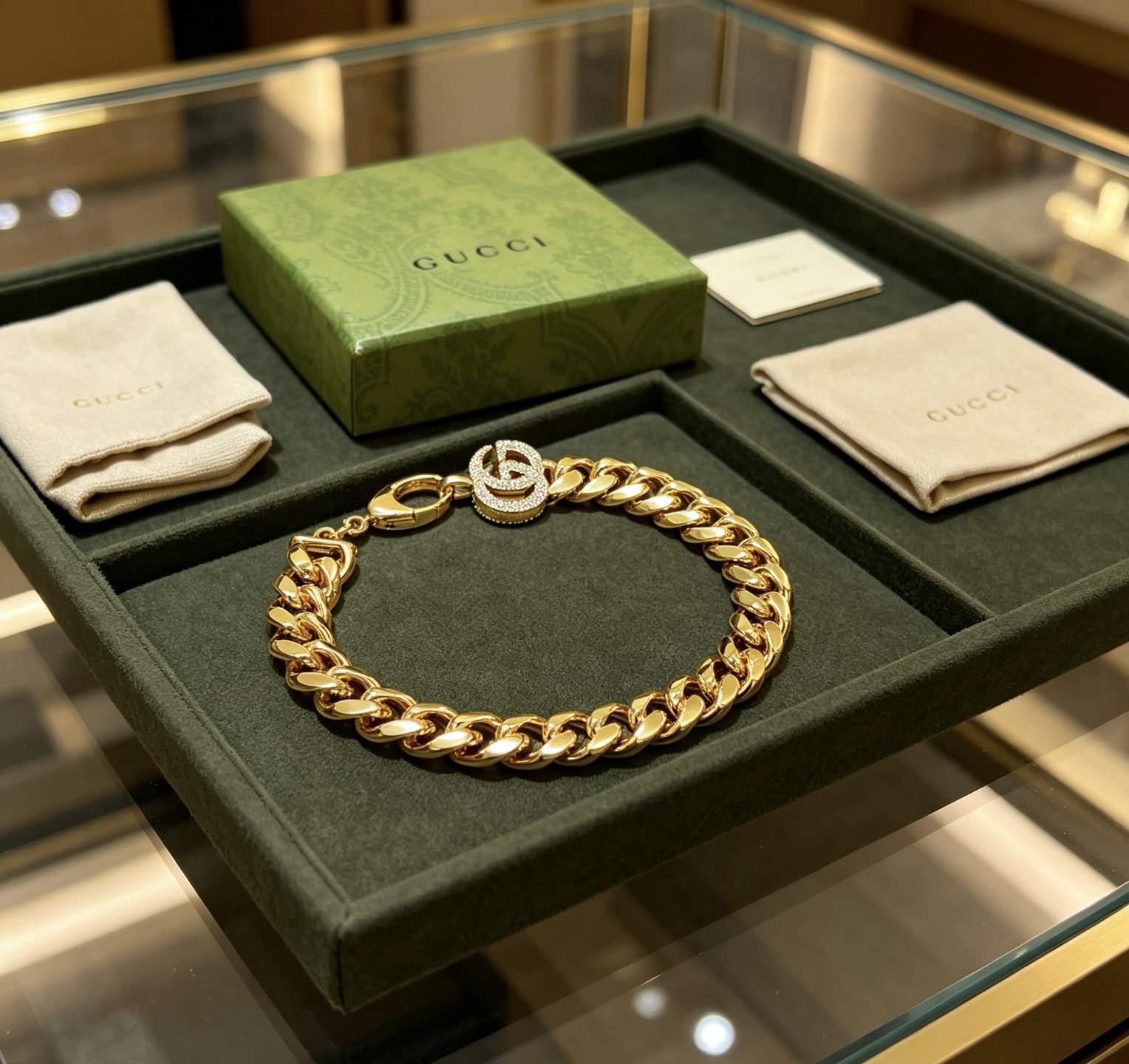 NO:896453,Batch. Gucci's new recommended models for the Year of the Horse 2026 are newly released. The latest classic model of Gucci Gucci bracelet is exquisite regardless of style and texture. It is absolutely top-notch. You can understand the original logo at a glance. Super nice. The most suitable choice for matching clothes. A must-have artifact for men and women. Size 18 20 22 24 cm. Simple and grand, low-key and luxurious. Boutique jewelry, gucci, gucci, bracelet19860909批 . 古驰马年新款推荐款2026最新出炉 Gucci古驰手链最新款经典款 精致无论款式 质感 都是绝对的顶尖feel 只要看一眼就懂了原版logo 超 nice 搭配衣服最适合的选择,男女同款必备神器 码数18 20 22 24厘米 简单又大气,低调显奢华,饰品精品,gucci,gucci,bracelet,Jewelry