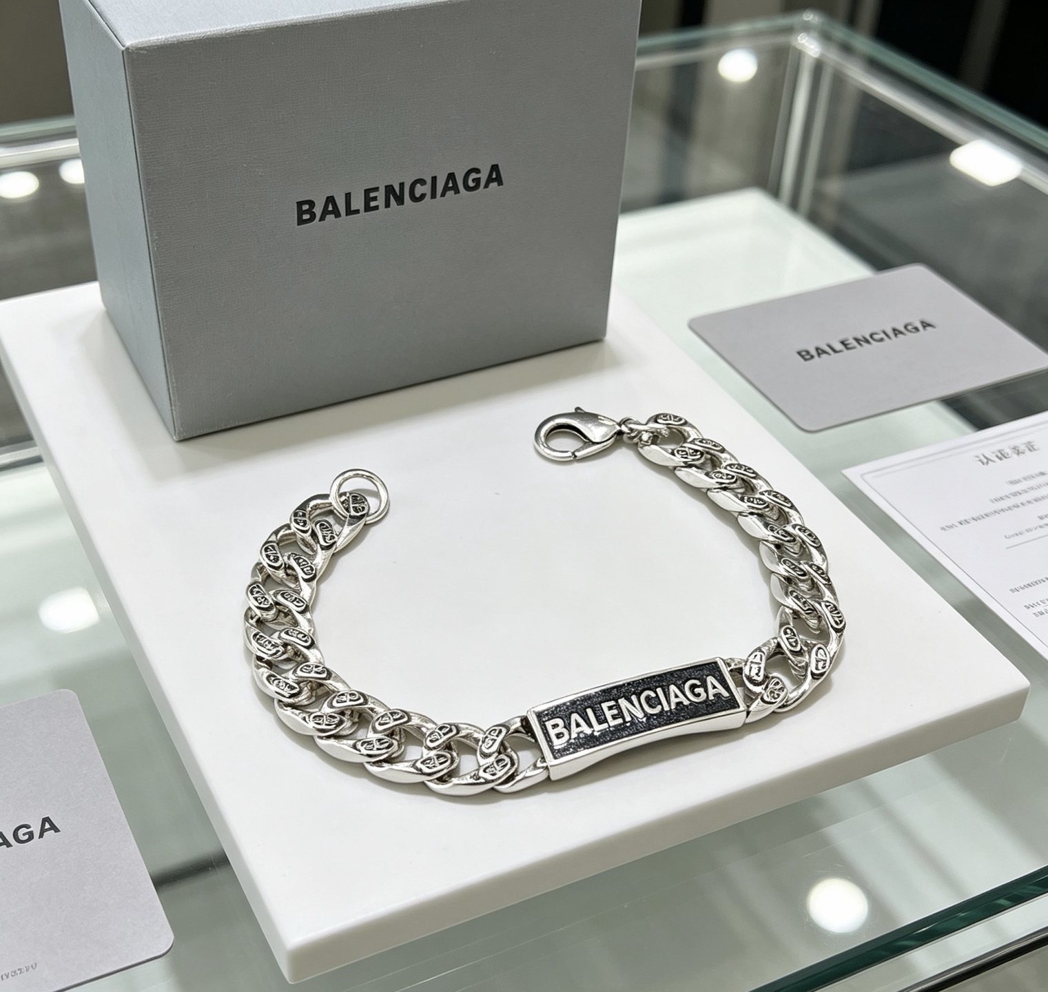 NO:896465,Batch. Original new product Balenciaga Balenciaga Bracelet Counter Same Balenciaga Bracelet Men's hot model shipped Unique design avant-garde A must-have for men and women!  Size 18 20 22 24cm, fine jewelry, balenciaga, balenciaga, bracelet19860909批. 原单货新品 巴黎世家 Balenciaga手链专柜一致巴黎世家手链 男士火爆款出货 设计独特 前卫 男女必备！码数18 20 22 24cm,饰品精品,balenciaga,balenciaga,bracelet,Jewelry