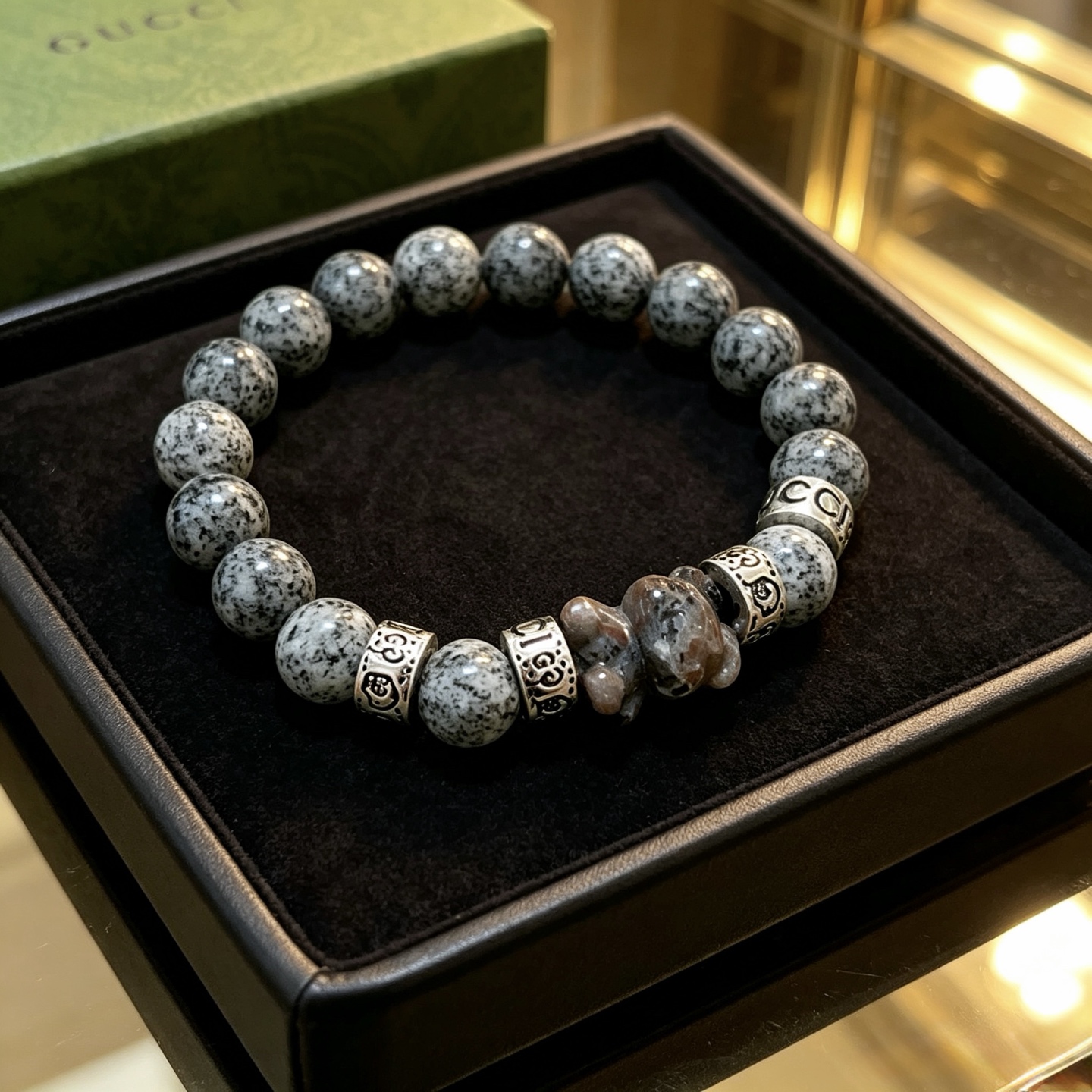 NO:896452,Batch New Product Release Gucci Bracelet Luxurious Gucci Bracelet Sesame Stone Bracelet Agate Same Style for Men and Women The latest beaded bracelet is of a higher grade and the same style as the star Anger Forest Series Double G Retro Gucci Bracelet Size: 16-24 cm The details are distressed and the pattern is not available in the market Glossy version This is not an ordinary version in the market. This one has been released. The best-selling model in Gucci. Very good to match clothes, high-quality jewelry, Gucci, Bracelet19860909批 新品发布 古驰手链奢华古驰手串 芝麻石手链玛瑙男女同款 最新款全件串珠手链档次更高明星同款Anger Forest系列双g复古古驰手链 尺寸:16-24厘米 细节对版做旧处理 非市面亮面版型 非市面普通做这款一直在出 古驰里面热卖款 非常好搭配衣服,饰品精品,gucci,bracelet,Jewelry
