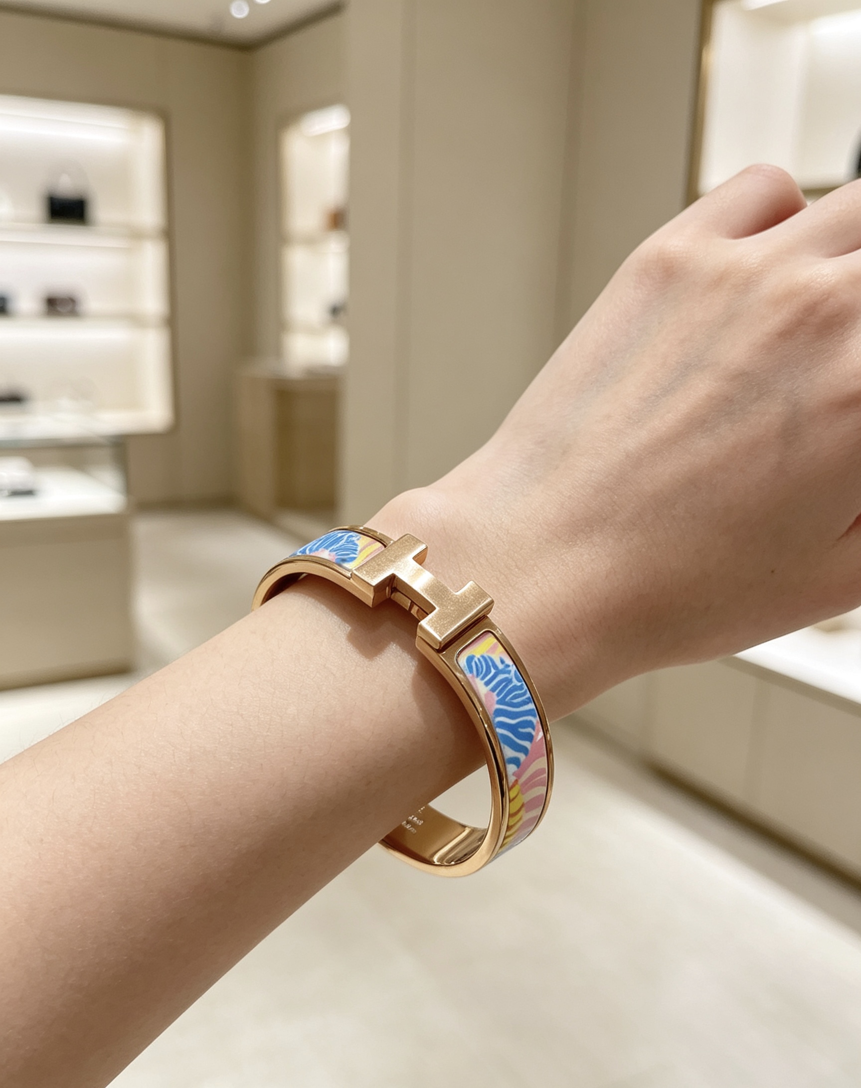 Pulsera Hermes Clic H Metal oro rosa con esmalte multicolor azul rosa amarillo blanco 17