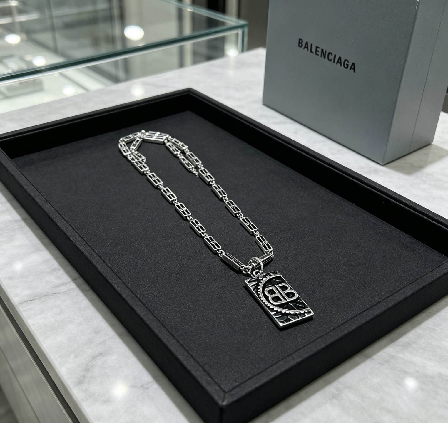 Balenciaga Haute Couture Haute Couture Fine Jewelry Piece Ref.88F1FA81 4