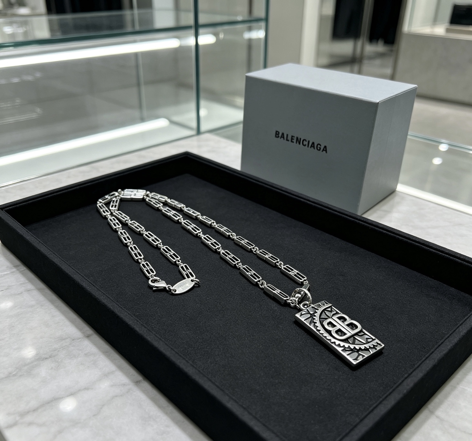 Balenciaga Haute Couture Haute Couture Fine Jewelry Piece Ref.88F1FA81 5