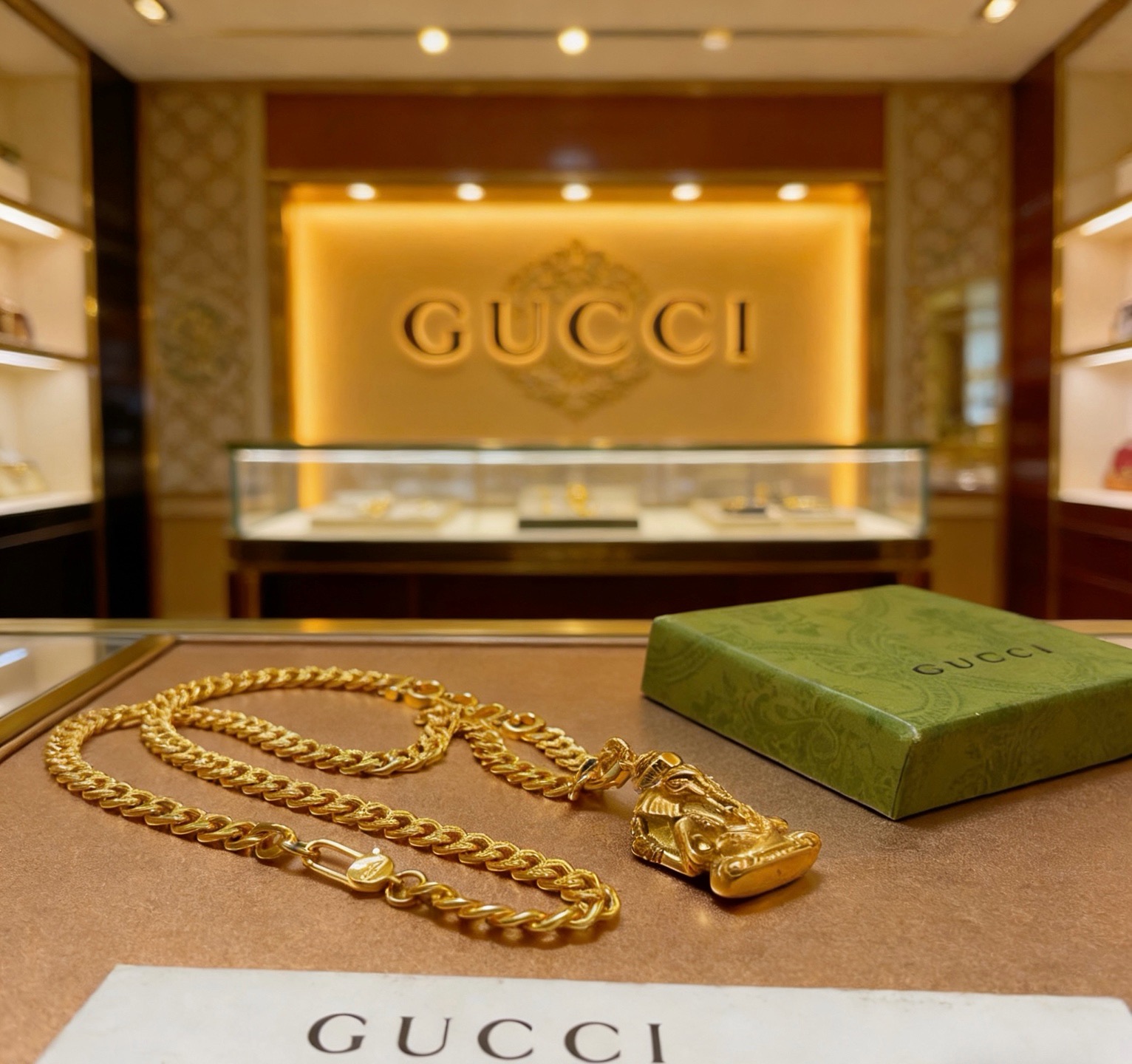 NO:896470,Batch, do not explode, douyin is the first choice for Internet celebrities to bring goods. The latest chain of Gucci necklace is of higher quality. The same style as the Anger Forest series double G Gucci new art style retro necklace. It makes high-end clothes more elegant. It has more brand and personality when going out. The details are distressed. Non-market glossy version. This one has been released. The best-selling model in Gucci. Very easy to match, fine jewelry, gucci, necklace.19860909批 不爆不发 抖音带货网红首选 古驰项链最新款链条档次更高明星同款Anger Forest系列双g古驰新品艺术风格复古项链 让高档的衣服搭配更有气质 出去更有牌面和个性 细节对版做旧处理 非市面亮面版型 这款一直在出 古驰里面热卖款 非常好搭配,饰品精品,gucci,necklace,Jewelry