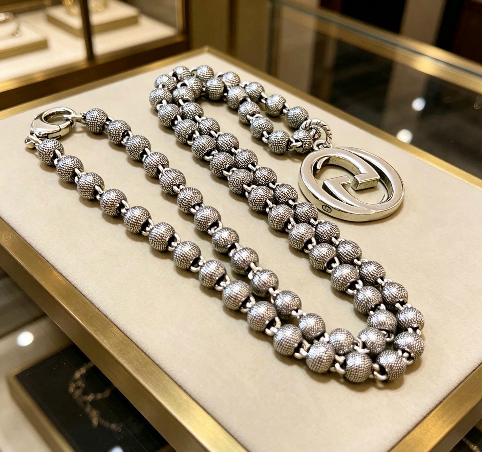 NO:896478,Batch (Luxury Style) Gucci Necklace’s latest chain has a higher grade and is the same style as the stars. It took more than a month to make it. It is meticulously crafted and handmade to create the perfect latest style. Anger Forest Series Double G Gucci Necklace. Luxurious model. Details are matched. Non-market shiny version. This one has been out. It is a best-selling model in Gucci. It is very suitable for trendy clothes, high-quality jewelry, Gucci, and necklaces.19860909批 (奢华款)古驰项链最新款链条档次更高明星同款.花了一个多月做出来精工细致纯手工打造完美的最新款式 Anger Forest系列双G古驰项链 奢华款 细节对版处理 非市面亮面版型 这款一直在出 古驰里面热卖款 非常好搭配潮流衣服,饰品精品,gucci,necklace,Jewelry