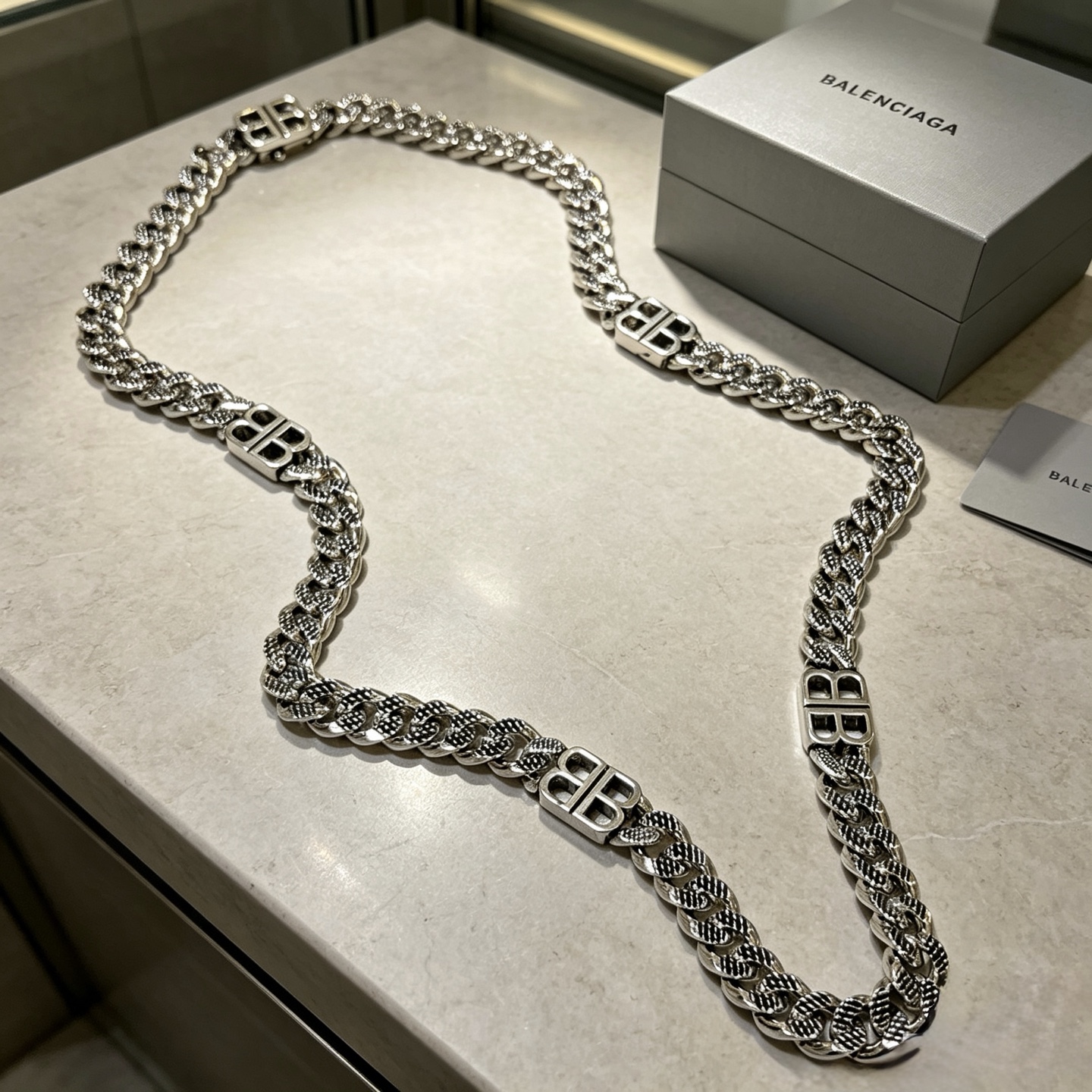 NO:896501,Batch original single goods new products Balenciaga necklace Balenciaga new necklace counter consistent fine details workmanship every detail process in place fine design craftsmanship hot models shipped unique design retro style Balenciaga necklace, jewelry boutique, balenciaga, balenciaga, necklace19860909批 原单货新品 巴黎世家项链 Balenciaga 新款项链专柜一致 细节做工精细 每个细节流程到位 设计工艺精细 火爆款出货 设计独特 复古风格 巴黎世家项链,饰品精品,balenciaga,balenciaga,necklace,Jewelry