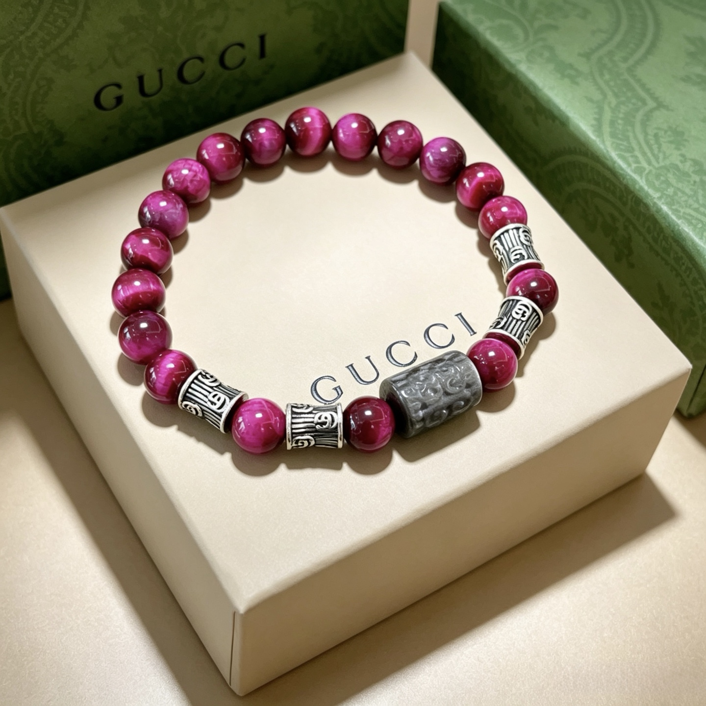 NO:896517,Batch Gucci bracelets for men and women. The latest natural red tiger eye bracelet is of higher quality. The same style as the star Anger Forest series double g blue tiger eye stone bracelet. Size: 16-24 cm. The details are distressed. The shiny version is not available in the market. It is not commonly made in the market. This model has been released. The best-selling model in Gucci. It is very good to match clothes, high-quality jewelry, gucci, and bracelets.19860909批 古驰手链男女同款 最新款天然红虎眼手链档次更高明星同款Anger Forest系列双g蓝虎眼石手链 尺寸:16-24厘米 细节对版做旧处理 非市面亮面版型 非市面普通做这款一直在出 古驰里面热卖款 非常好搭配衣服,饰品精品,gucci,bracelet,Jewelry