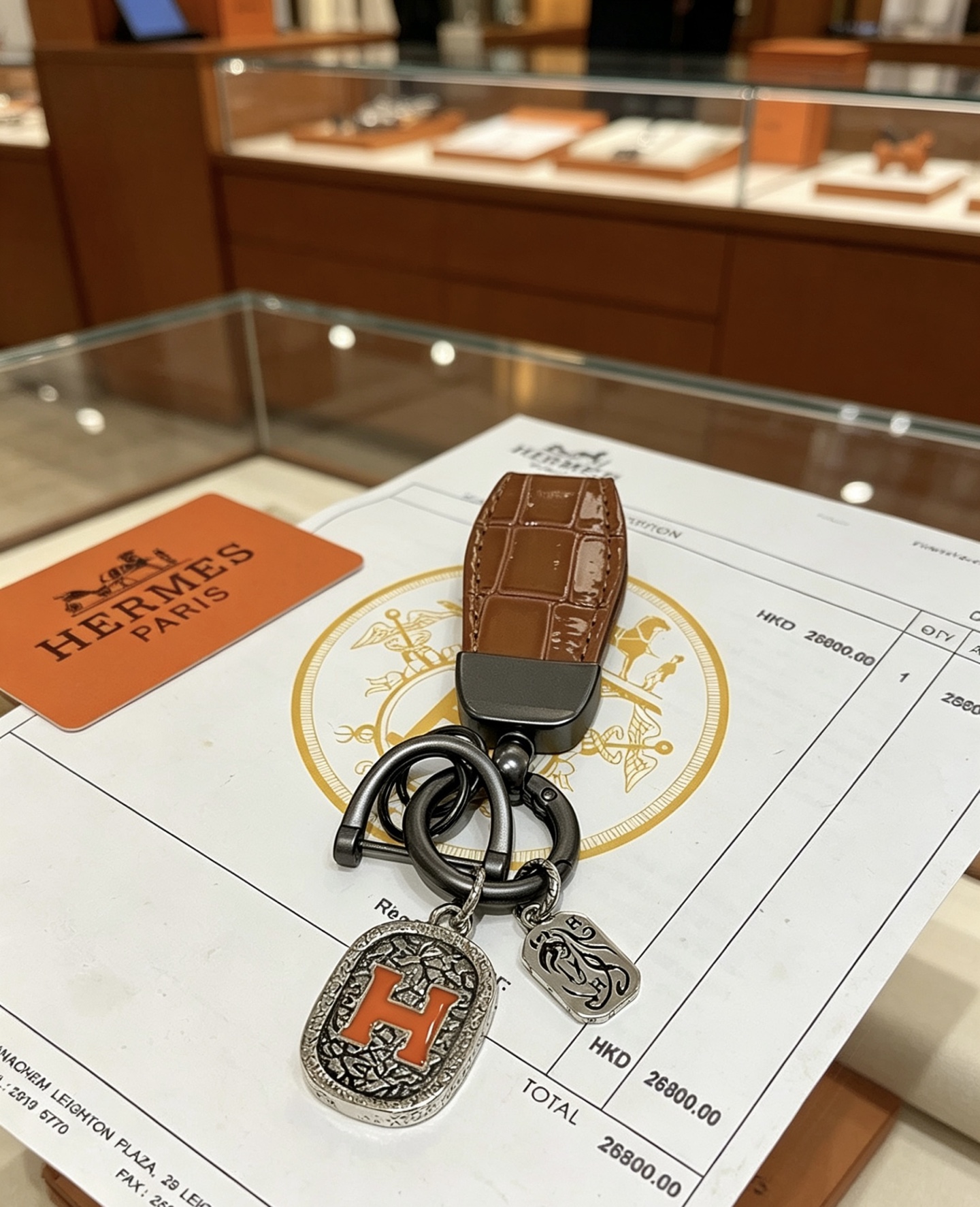 Hermes H Logo Crocodile Embossed Leather Key Charm pingente Gunmetal prateado metal marrom crocodilo em relevo couro laranja esmalte H detalhe 9cm comprimento total