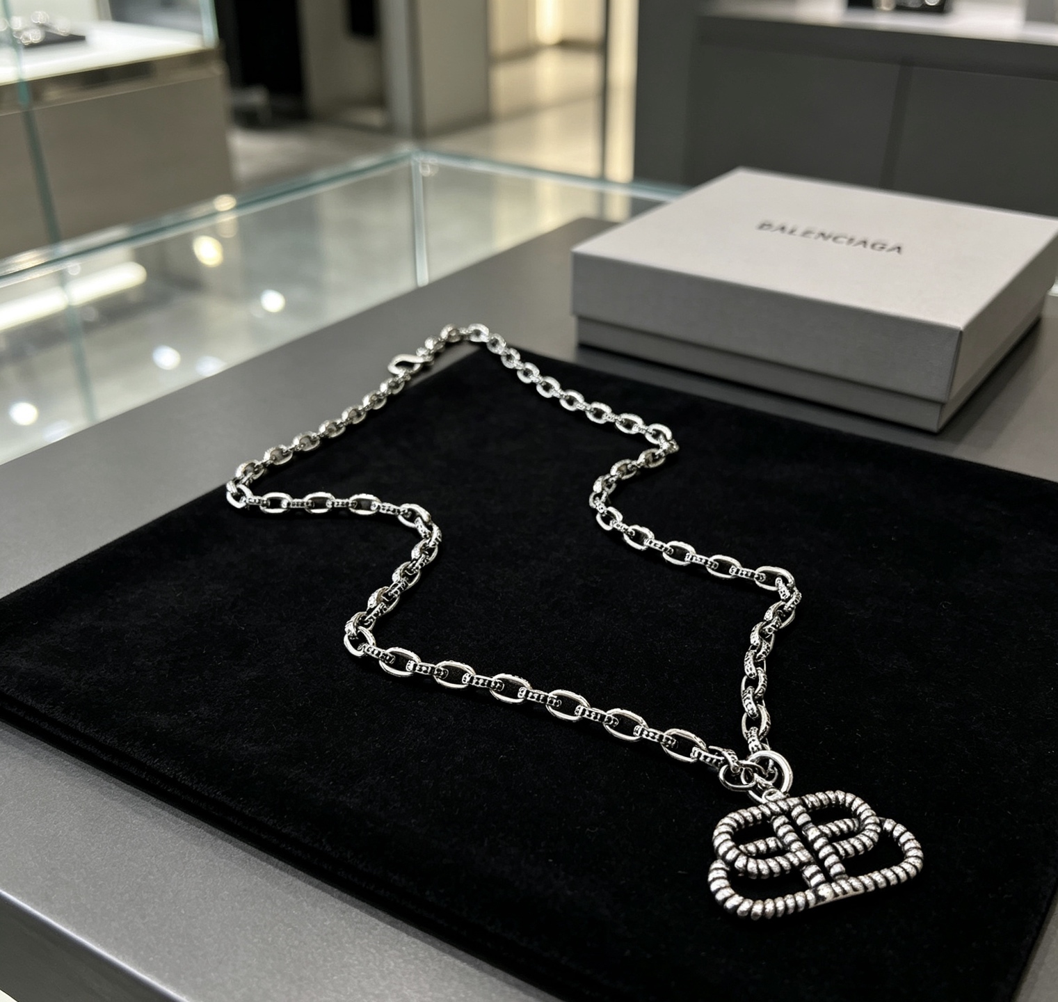 货🔹🔹新品 巴黎世家项链 Balenciaga 新款项链🔹 细节做工精细 每个细节流程到位 设计工艺精细 款 设计独特 复古风格 巴黎世家项链 5