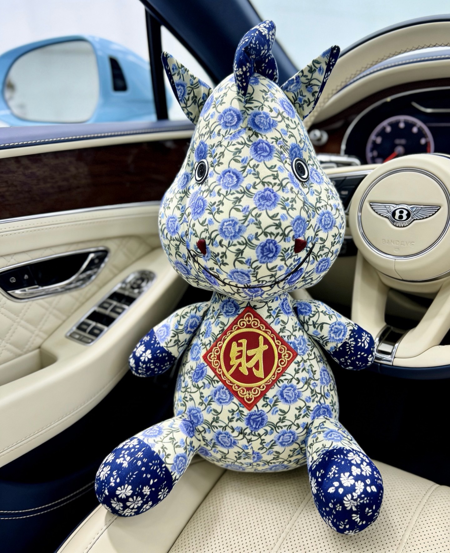 NO:896515,Batch. New hot products for the Year of the Horse are coming. Hermès official website debuts new dolls for exclusive high-quality sale. New products for export to France are released. A classic horse doll from Hermès. Purely hand-made. The texture and fullness are all in place. Not much in stock, so slow hands. Super cute. Looking forward to my horse. Put it in the car and put it at home. Full of high-end feeling. 45cm size, original Hermès label, boutique jewelry, hermes19860909批. 马年爆款来袭 爱马仕官网首发新品玩偶独家高品质发售 出口法国订单新品发布 ,爱马仕的一款经典马公仔 纯手工制作工艺 质感 饱满度全部到位 现货不多,手慢无 超级可爱的 期待我的马.放车里放家里高级感满满 45cm的尺寸,原单爱马仕标签,饰品精品,hermes,Jewelry
