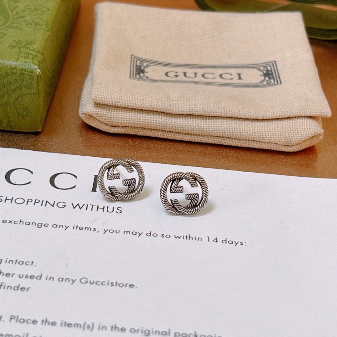 Orecchini Gucci Interlocking G Twisted Stud Orecchini in argento sterling invecchiato tono argento antico senza pietre accentate diametro 10 mm