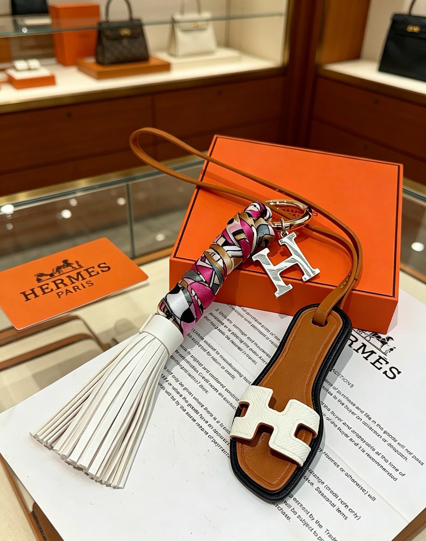 Hermes Jewelry 。NewHermesHermesKeychainKeychain 。 HermesCharmKeychain Hermes 1:1 k ， 。 Keychain — photo 3