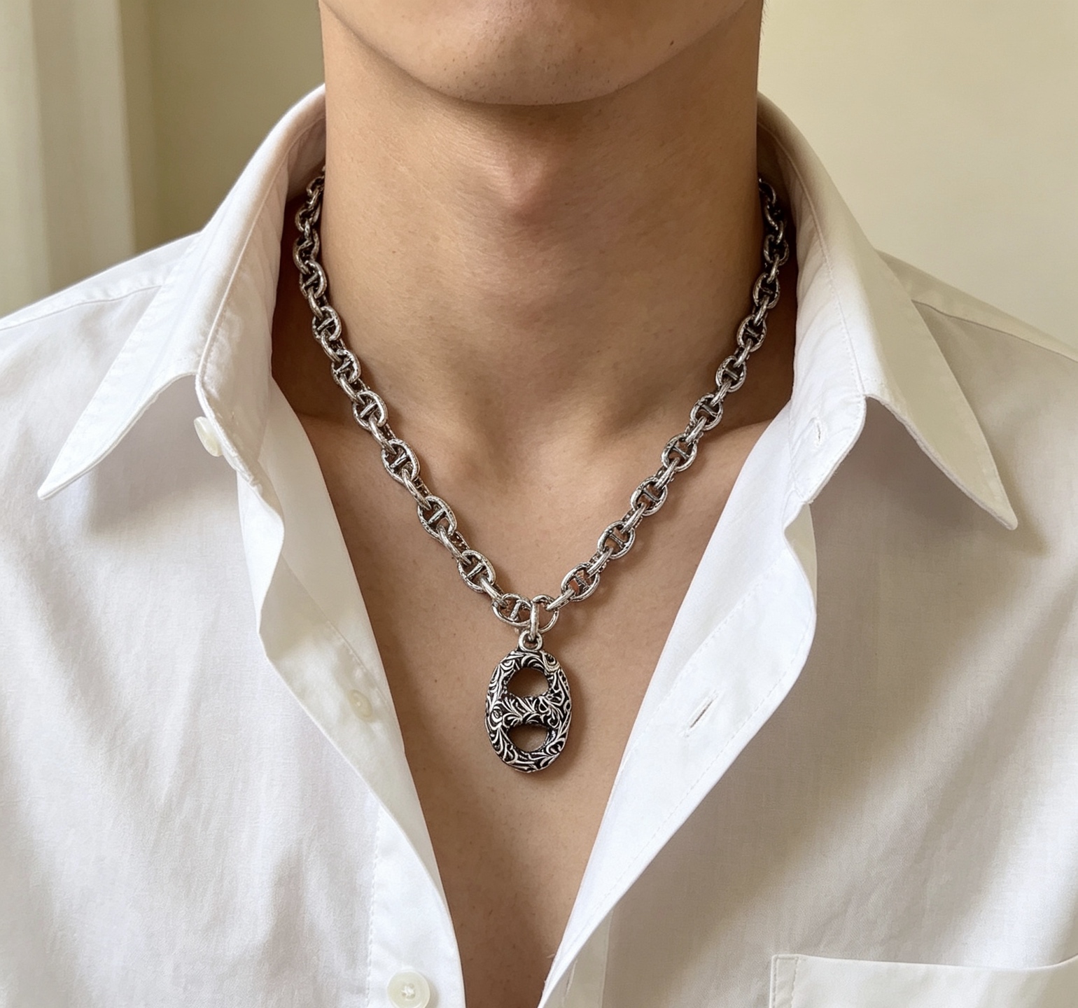 Collana Hermes Farandole Chaine d'Ancre con pendente inciso Metallo argentato antico con dettagli incisi ossidati neri 50 cm