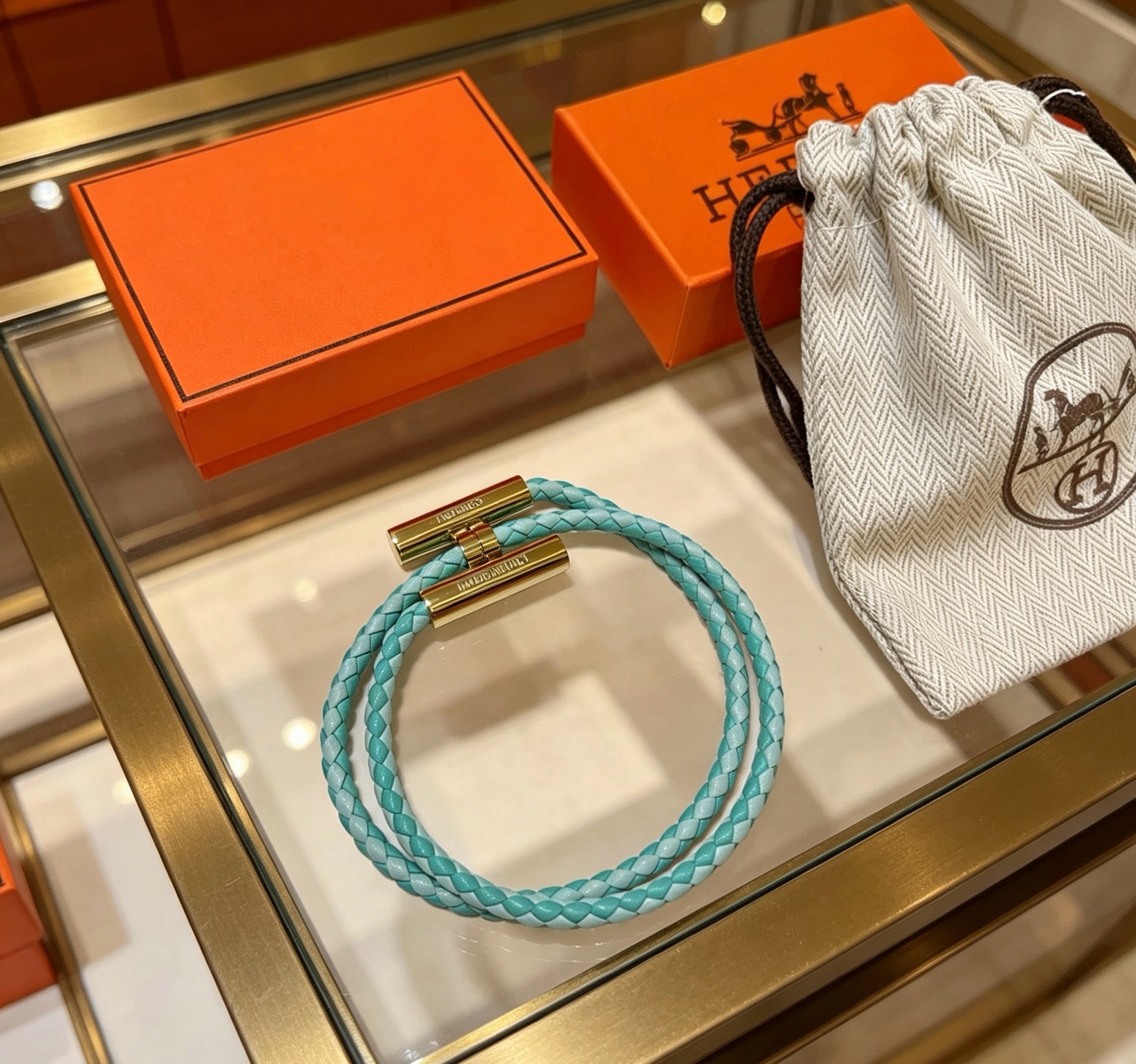 Bracciale Hermes Tournis Tresse Pelle intrecciata turchese in metallo color oro 18 cm