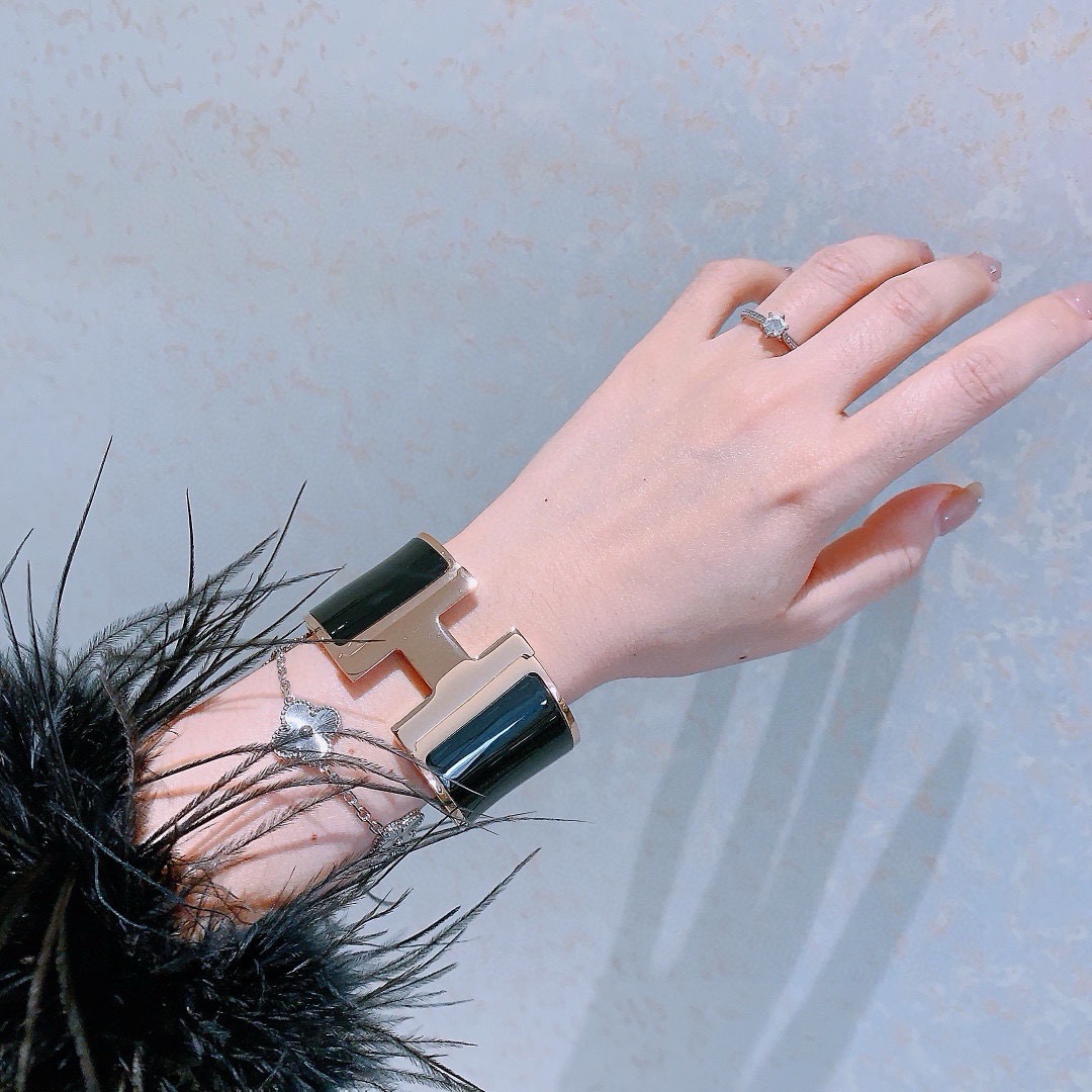 Pulsera Hermes Clic Clac H de metal chapado en oro rosa con esmalte negro 33 mm
