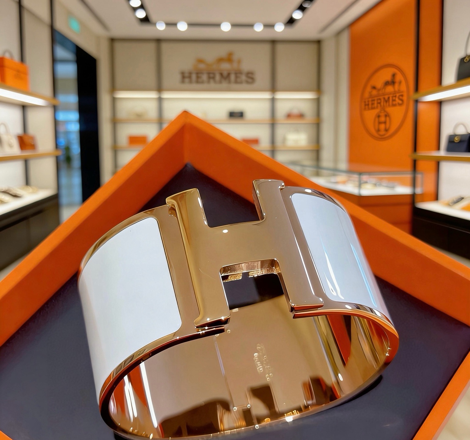 Hermes Clic Clac H bracelet rose gold metal white enamel 33mm