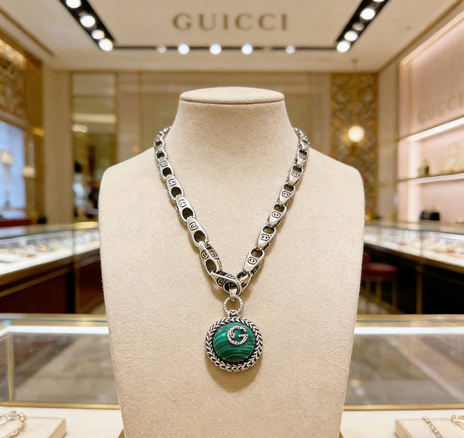 NO:923383,Batch Gucci necklace latest chain with higher grade, same style as star Anger Forest series Double G classic necklace European and American fashion casual style series Gucci series retro silver necklace Chain length 60 cm can be changed in length Details distressed version Non-market glossy version This has been out. Best-selling model in Gucci Very good match with trendy clothes, fine jewelry, gucci, necklace19860909批 古驰项链最新款链条档次更高明星同款Anger Forest系列双G经典款项链欧美时尚休闲风系列古驰系列复古银项链 链长60厘米可改长度 细节对版做旧处理 非市面亮面版型 这款一直在出 古驰里面热卖款 非常好搭配潮流衣服,饰品精品,gucci,necklace,Jewelry