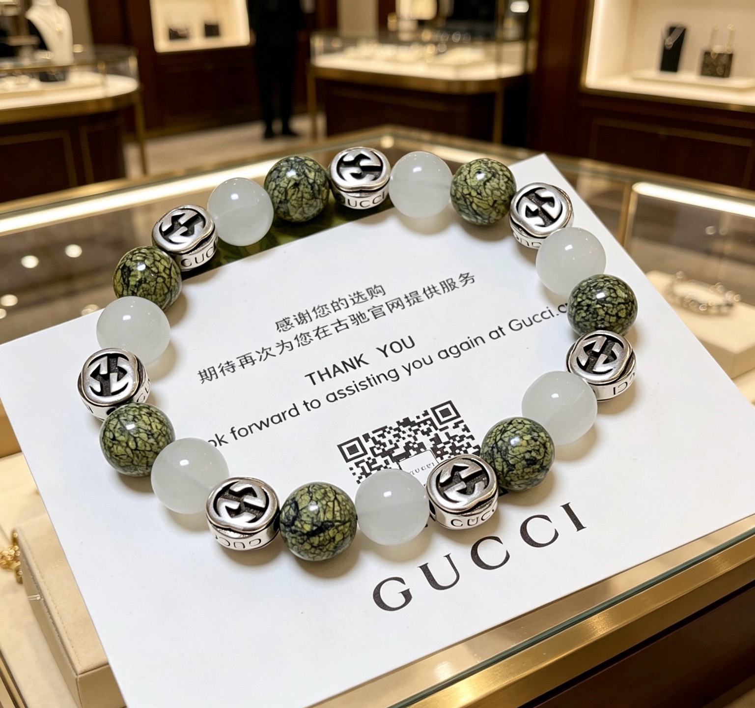 NO:923408,Batch Gucci bracelets for men and women. The latest natural black agate bracelet is of a higher grade. The same style as the Anger Forest series double g agate crystal bracelet for celebrities. Size: 16-24 cm. The details are distressed. The shiny version is not available in the market. It is not commonly made in the market. This model has been released. It is a best-selling model in Gucci. It goes well with clothes, high-quality jewelry, gucci, and bracelets.19860909批 古驰手链男女同款 最新款天然黑玛瑙手链档次更高明星同款Anger Forest系列双g玛瑙水晶手链 尺寸:16-24厘米 细节对版做旧处理 非市面亮面版型 非市面普通做这款一直在出 古驰里面热卖款 非常好搭配衣服,饰品精品,gucci,bracelet,Jewelry