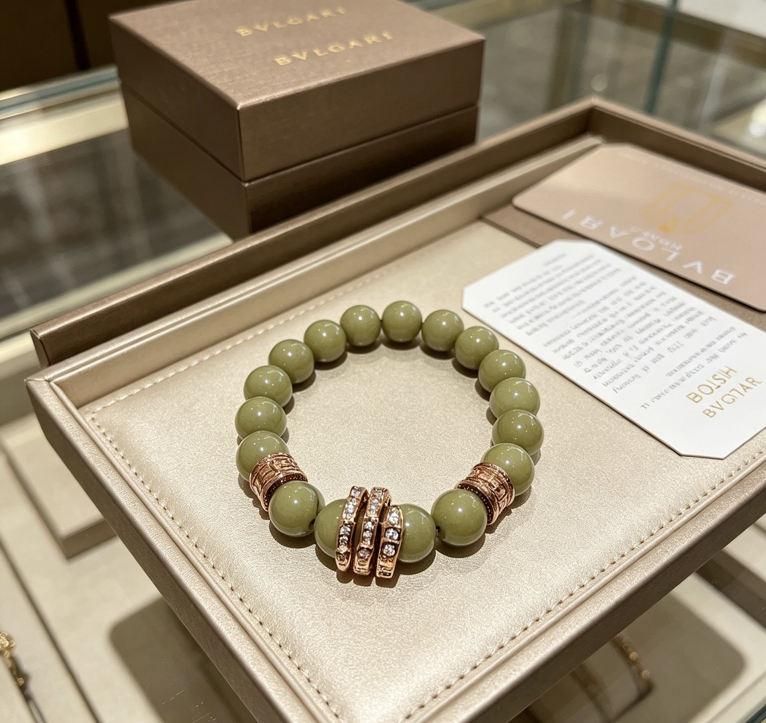 NO:923372,Batch. Bvlgari bracelet V gold material BVLGARI DIVAS' DREAM series natural jade bracelet is in perfect condition, with unparalleled details. The unique color is completely impeccable, and is decorated with a classic ring shape design. It is simple yet elegant and eye-catching. The V gold pure handmade combination is more elegant and elegant. Same style for men and women. Bvlgari bracelet size: 18 20 22 24 cm, boutique jewelry, Bottega  veneta,bvlgari,bvlgari,bracelet19860909批.宝格丽手链V金材质 BVLGARI宝格丽 DIVAS‘ DREAM 系列 天然玉石手链品相完美,细节无敌,那种独特的色泽完全无可挑剔,再缀以经典指环外形设计,简约之余却又优雅夺目,V金纯手工的组合更显气色,上手雅致动人.男女同款 宝格丽手链尺寸:18 20 22 24厘米,饰品精品,bottega veneta,bvlgari,bvlgari,bracelet,Jewelry
