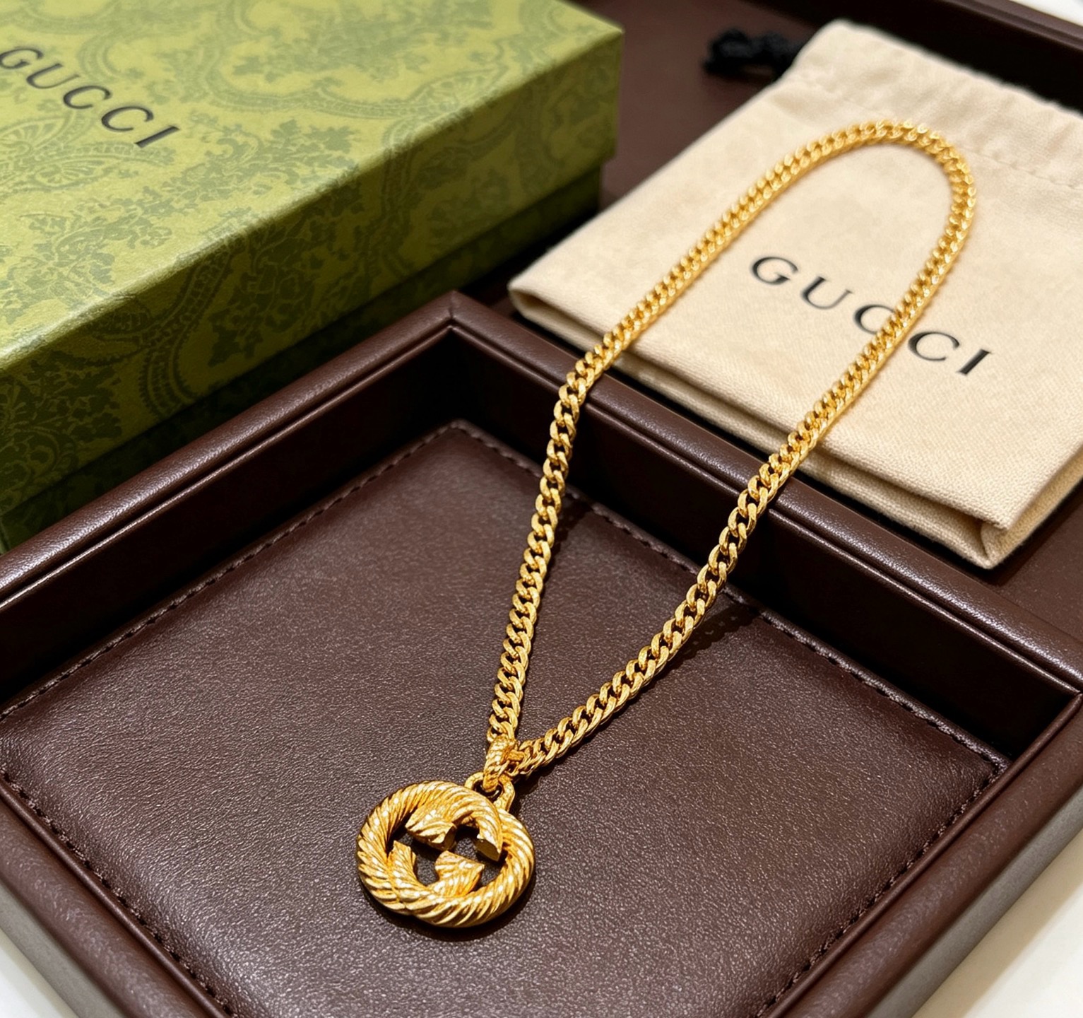 NO:923401,A batch of new products are released. The latest chain of Gucci necklaces is of higher quality. The same style as that of celebrities. The Anger Forest series, the double G classic tag, the joint design concept necklace series, the retro silver necklace. The details are distressed. The shiny version is not available in the market. This one has been out. It is the best-selling model in Gucci. It is very good to match with trendy clothes, fine jewelry, gucci, necklace.19860909批新品发布 古驰项链最新款链条档次更高明星同款Anger Forest系列双G经典款吊牌联名设计理念项链系列复古银项链 细节对版做旧处理 非市面亮面版型 这款一直在出 古驰里面热卖款 非常好搭配潮流衣服,饰品精品,gucci,necklace,Jewelry