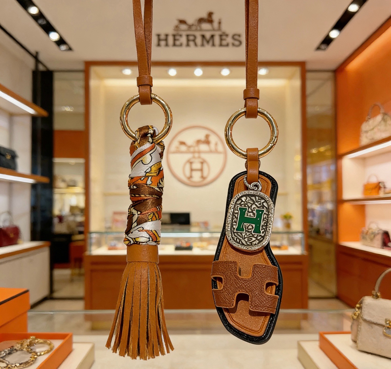 NO:923442,Batch. New Hermes Hermes bag pendant keychain thickened version, platinum version. Hermes slippers high-end Seiko version [color] [color] Many Internet celebrities have the same style. Hermes pendant keychain is a test of the master's craftsmanship. It is not easy to ensure that every detail is in place [color] [color] High-end customization. Same style for men and women. Hermès is popular. 1:1 super fine star. The same K gold texture, crafted with high-end craftsmanship.  The car keychain is really awesome, fine jewelry, hermes, hermes, slippers, keychain19860909批.新款Hermes爱马仕包包挂饰钥匙扣加厚版 铂金版.爱马仕拖鞋高级精工版[色][色]众多网红同款 爱马仕挂饰钥匙扣太考验师傅的手艺了 要确保每个细节都到位不简单[色][色] 高端定制 男女同款 爱马仕火爆 1:1超精赞明星 同款 k金质感,精工高端工艺打造出炉. 车钥匙扣上真的赞爆,饰品精品,hermes,hermes,slippers,keychain,Jewelry