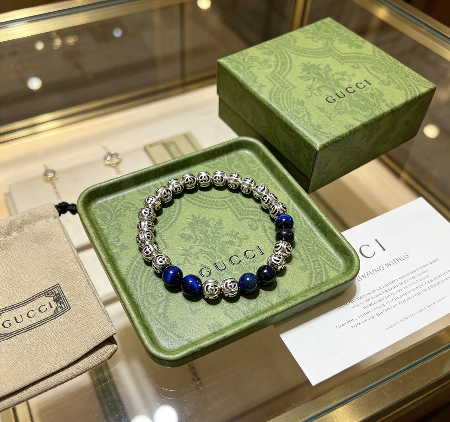 NO:923499,Batch. The latest Gucci bracelet is the latest classic model. It is exquisite regardless of style and texture. It is absolutely top-notch. You can understand the original logo at a glance. It is super nice. The best choice for matching clothes. It is a must-have artifact for men and women. It is a boutique jewelry, gucci, gucci, bracelet.19860909批. 最新出炉 Gucci古驰手链最新款的经典款 精致无论款式 质感 都是绝对的顶尖feel 只要看一眼就懂了原版logo 超 nice 搭配衣服最佳的选择,男女同款必备神器,饰品精品,gucci,gucci,bracelet,Jewelry
