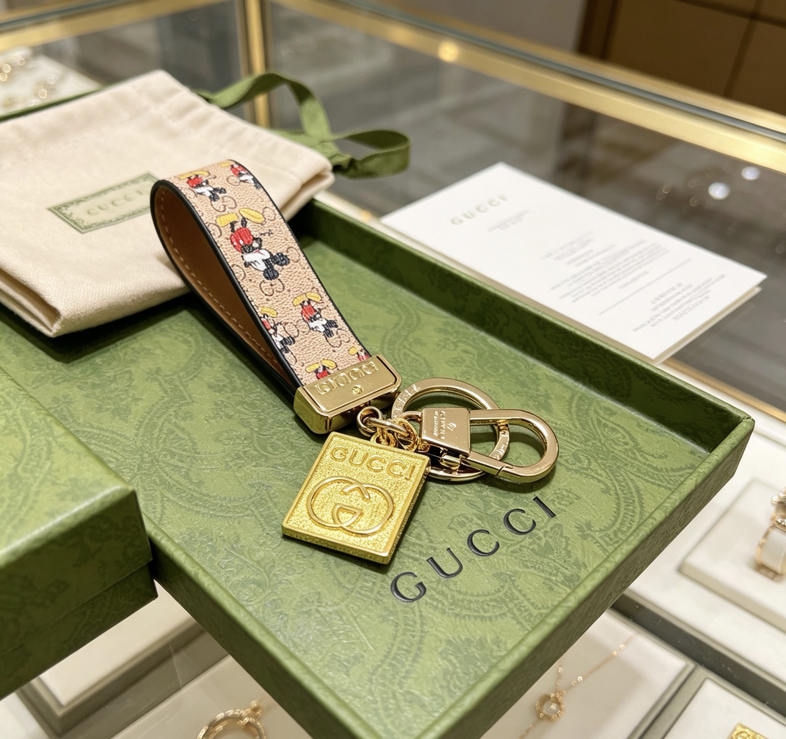 NO:923516,Batch of new product releases Gucci keychains Gucci bag buckles The latest bag charms are of higher quality Stars have the same style Anger Forest series Double G classic models co-branded design concept keychain series The details are distressed and not available in the market Glossy version This one has been out The best-selling model in Gucci Very good match with trendy backpacks, jewelry boutiques, gucci, backpacks, keychain19860909批新品发布 古驰钥匙扣 古驰包包扣 最新款包包挂饰档次更高明星同款Anger Forest系列双G经典款联名设计理念钥匙扣系列 细节对版做旧处理 非市面亮面版型 这款一直在出 古驰里面热卖款 非常好搭配潮流背包,饰品精品,gucci,backpacks,keychain,Jewelry