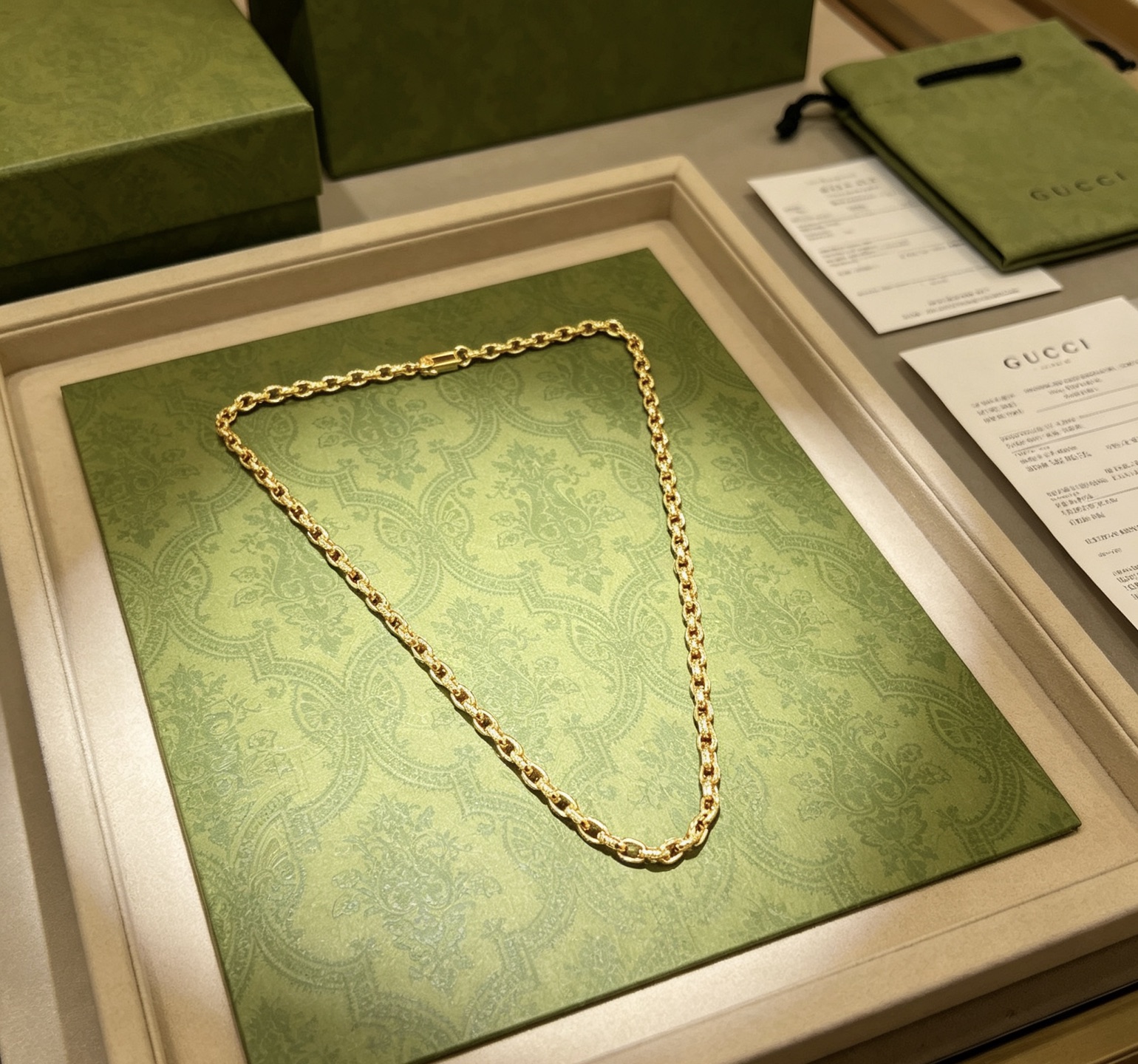 NO:923573,Batch of new products released, handsome Gucci necklace, latest chain, higher grade, same style as Anger Forest series double G Gucci necklace for celebrities, details are distressed, non-market glossy version, this one has been out, best-selling model in Gucci, very good to match with trendy clothes, fine jewelry, gucci, necklace19860909批 新品发布巨帅古驰项链最新款链条档次更高明星同款Anger Forest系列双G古驰项链 细节对版做旧处理 非市面亮面版型 这款一直在出 古驰里面热卖款 非常好搭配潮流衣服,饰品精品,gucci,necklace,Jewelry