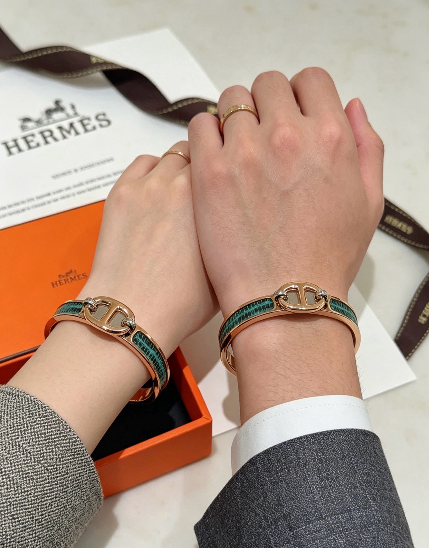 Hermes Mini Clic Chaine d Ancre bracelet Rose gold plated metal with emerald green lizard inlay palladium hardware accents PM