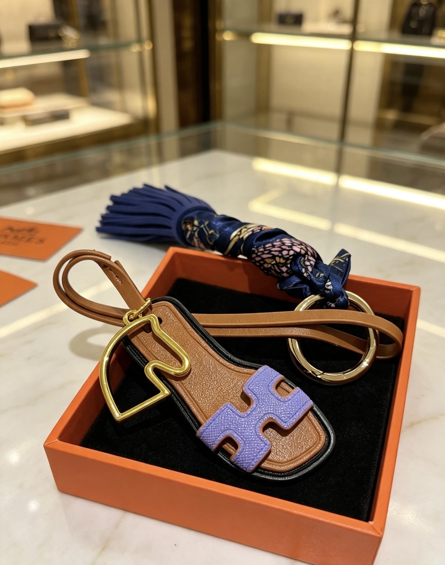 Hermes Jewelry 。NewHermesHermesKeychainKeychain 。 HermesCharmKeychain Hermes 1:1 k ， 。 Keychain — photo 4