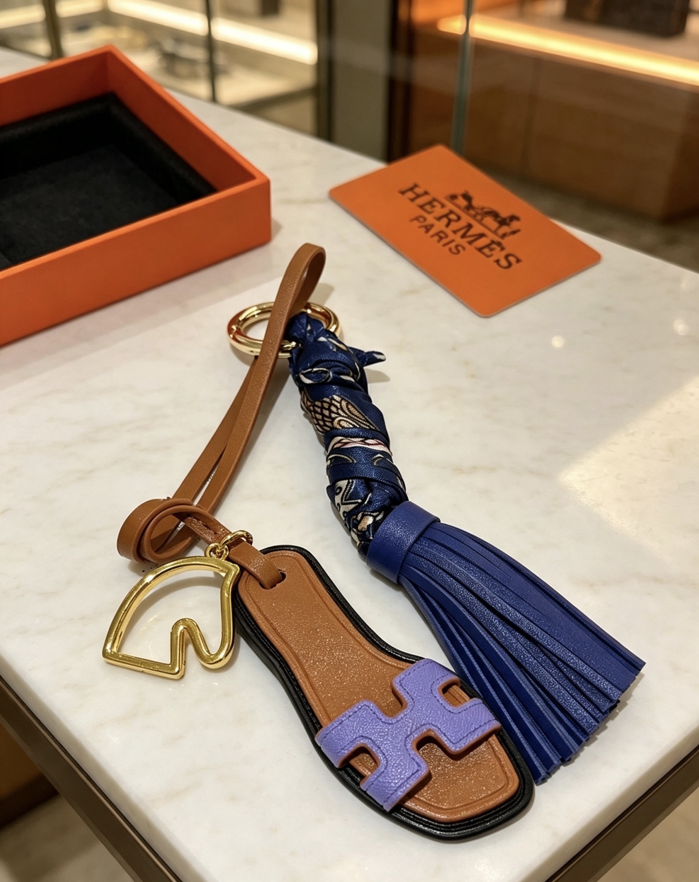 Hermes Jewelry 。NewHermesHermesKeychainKeychain 。 HermesCharmKeychain Hermes 1:1 k ， 。 Keychain — photo 2