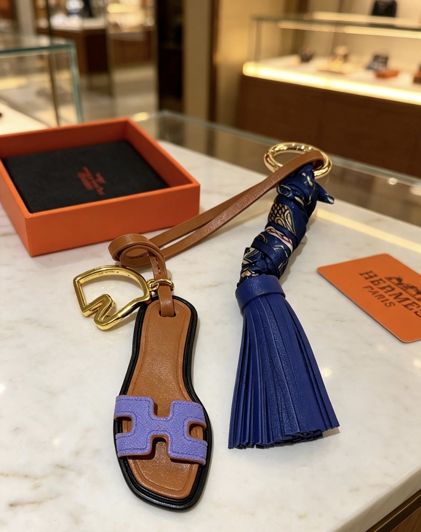 Hermes Jewelry 。NewHermesHermesKeychainKeychain 。 HermesCharmKeychain Hermes 1:1 k ， 。 Keychain — photo 3