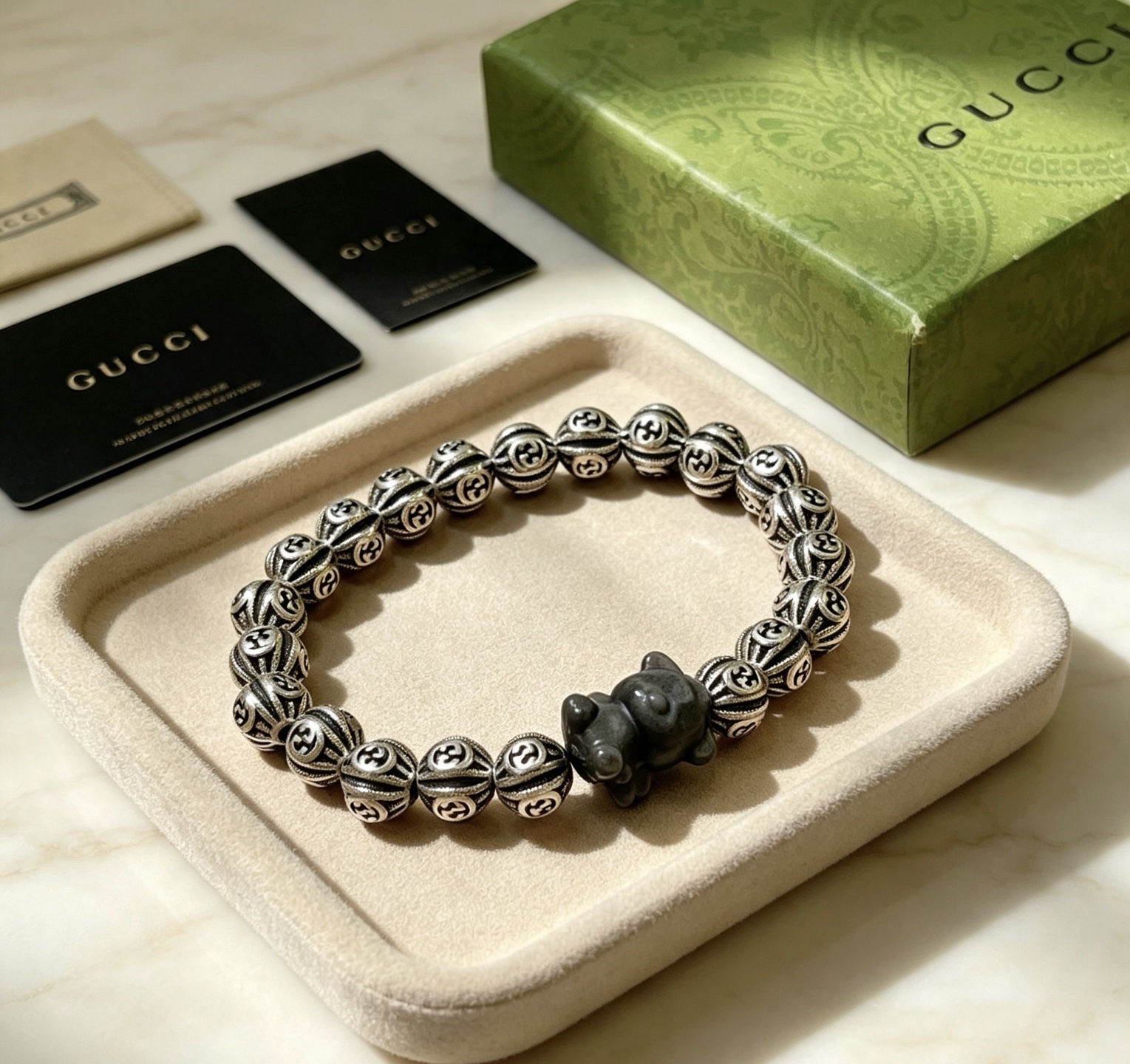 Gucci Anger Forest Bear Beaded Bracelet bracelet Aged silver metal with dark gray carved bear charm 18cm