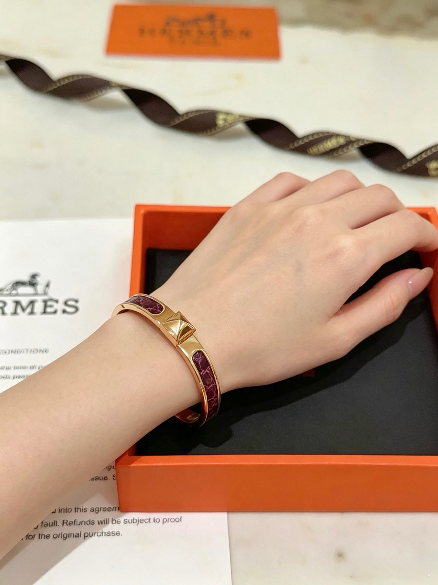 Hermes Clic Clac H Mini Clous bracelet Rose gold plated metal with burgundy crocodile pattern enamel PM