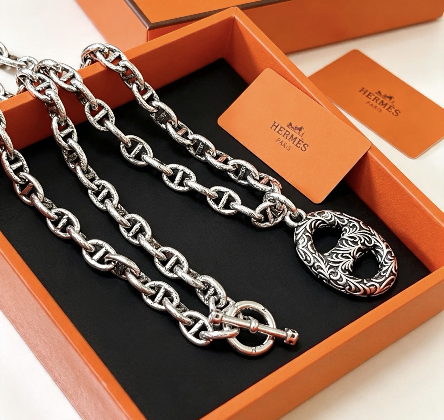 Hermes Farandole Chaine d Ancre Collana con pendente inciso Argento sterling anticato con volute incise senza pietre preziose 50 cm