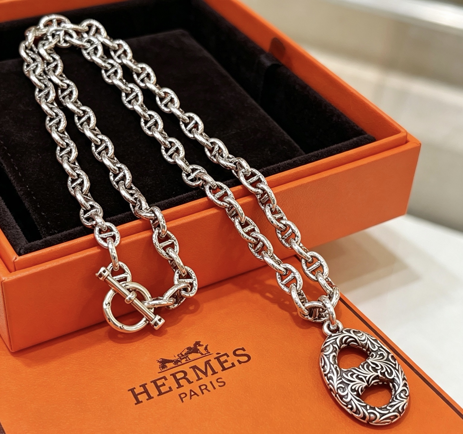 Hermes Farandole Chaine d Ancre Collana con pendente inciso Argento sterling anticato con volute incise senza pietre preziose 50 cm