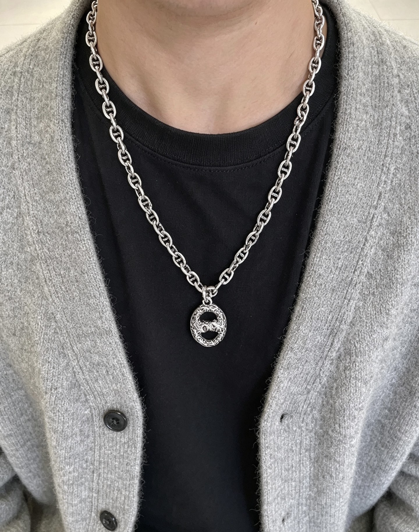 Hermes Farandole Chaine d Ancre Collana con pendente inciso Argento sterling anticato con volute incise senza pietre preziose 50 cm