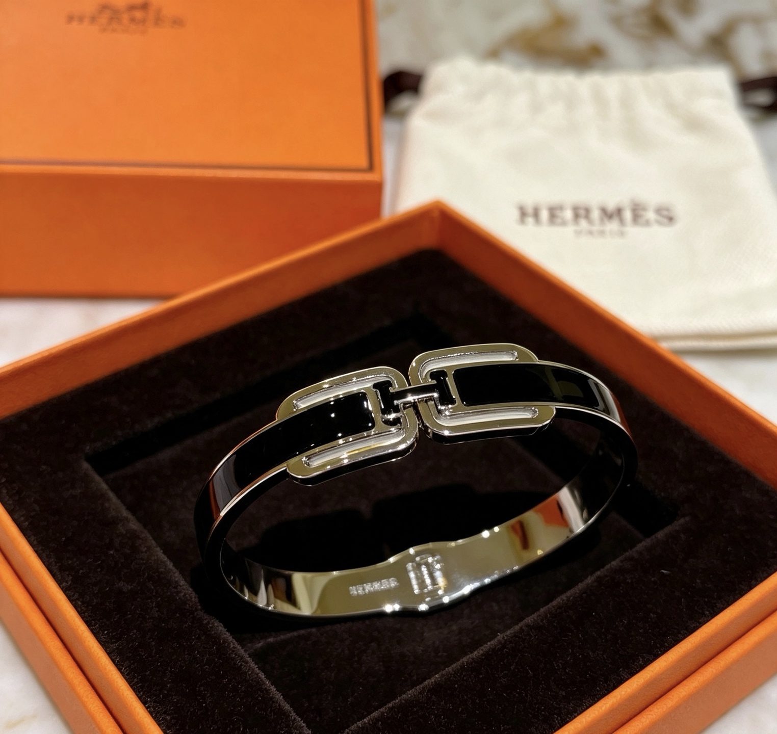 Pulseira Hermes Clic H Metal prateado com esmalte preto 17cm