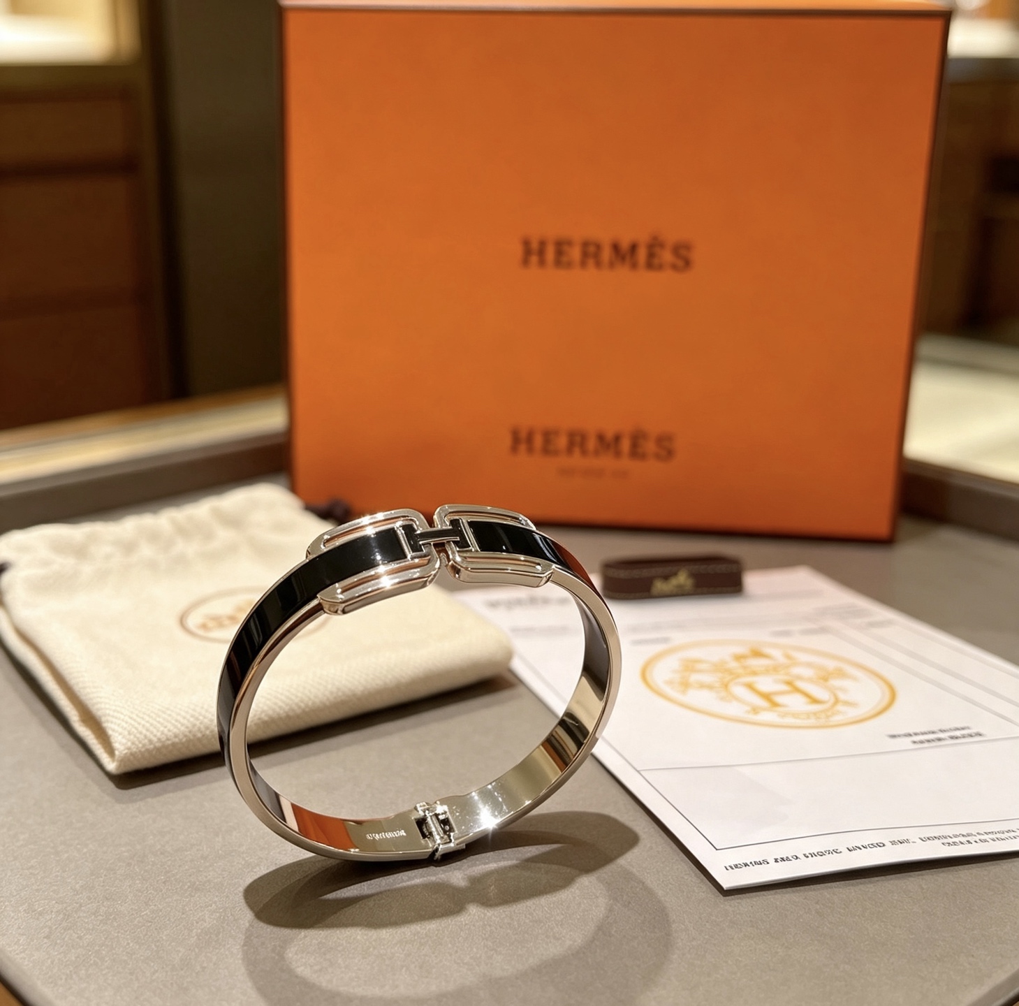 Pulseira Hermes Clic H Metal prateado com esmalte preto 17cm