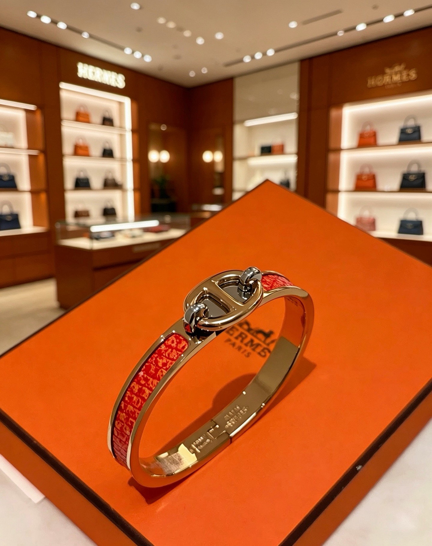 Hermes Mini Clic Chaine d Ancre bracelet Rose gold plated metal with red lizard-pattern enamel silver-tone clasp accents 17cm inner circumference
