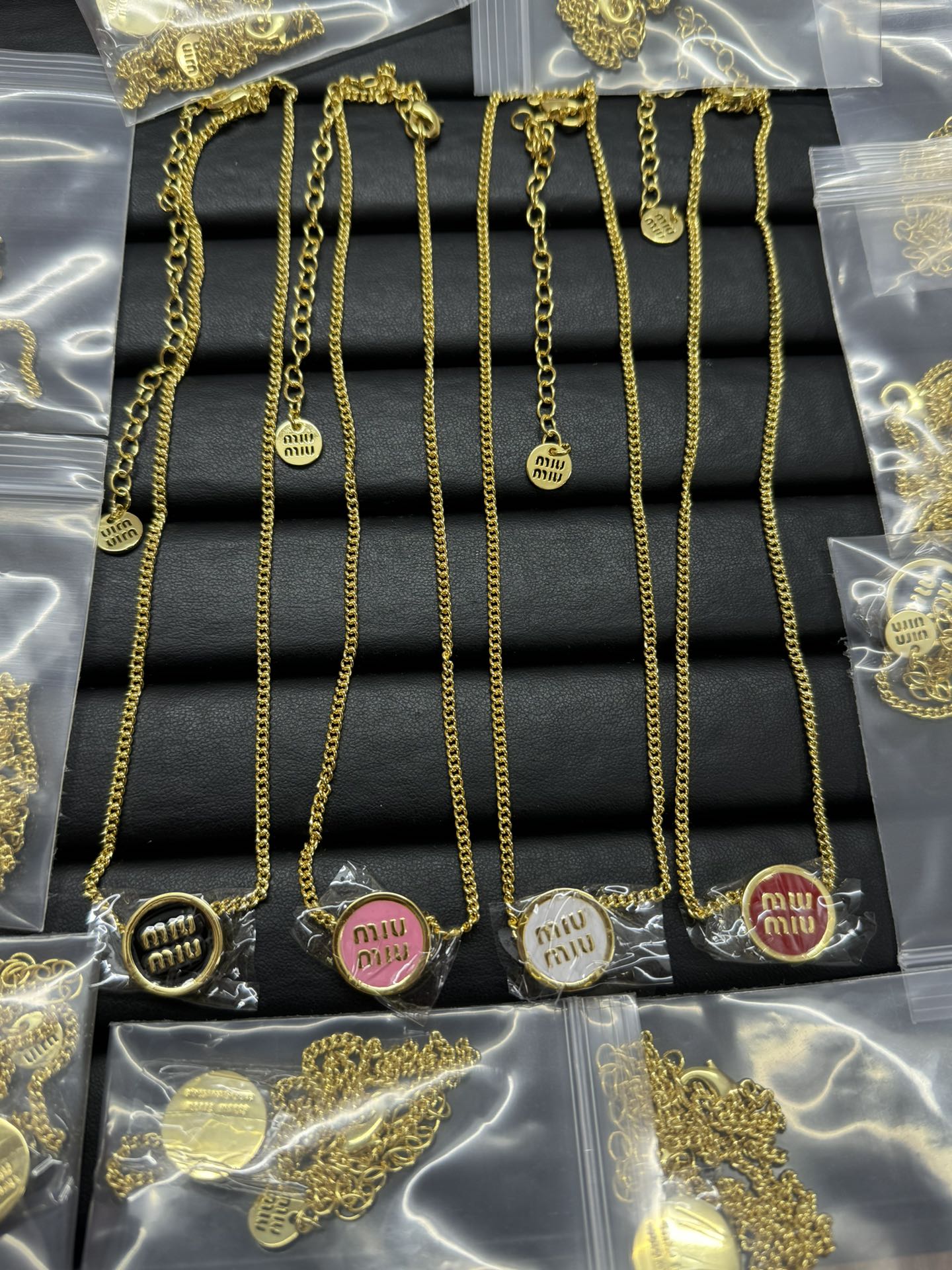 NO:101944,Miumiu round letter gold necklace bracelet, Miumiu, miumiu, necklace, bracelet19860909缪缪 miumiu 圆形字母金色项链手链,Miumiu,miumiu,necklace,bracelet,Jewelry