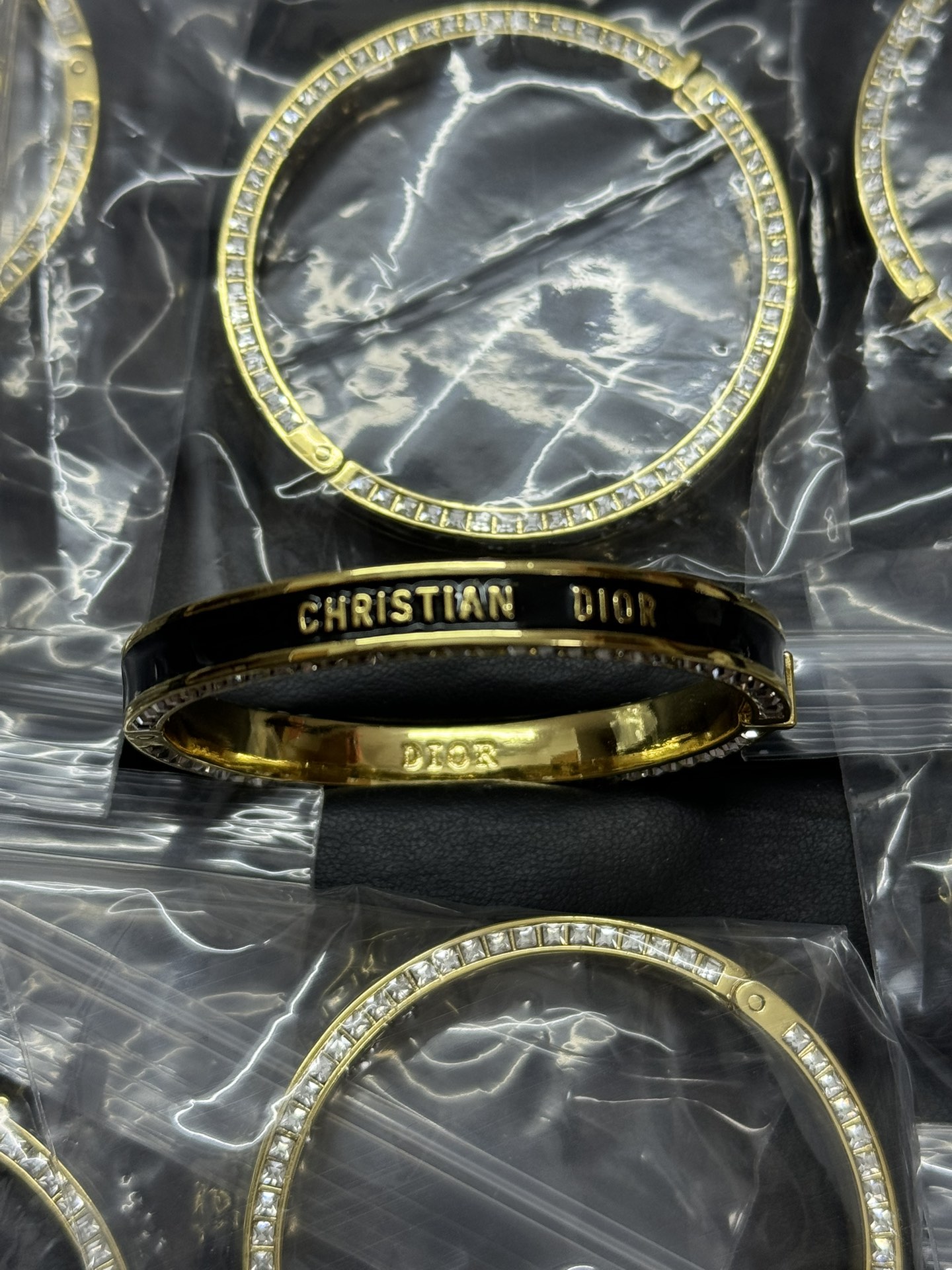 NO:101851,Dior new black oil-drop round full diamond square diamond gold bracelet, Dior bracelet, dior, dior, bracelet19860909迪奥新款黑色滴油圆形满钻方钻金色手镯,Dior手镯,dior,dior,bracelet,Jewelry
