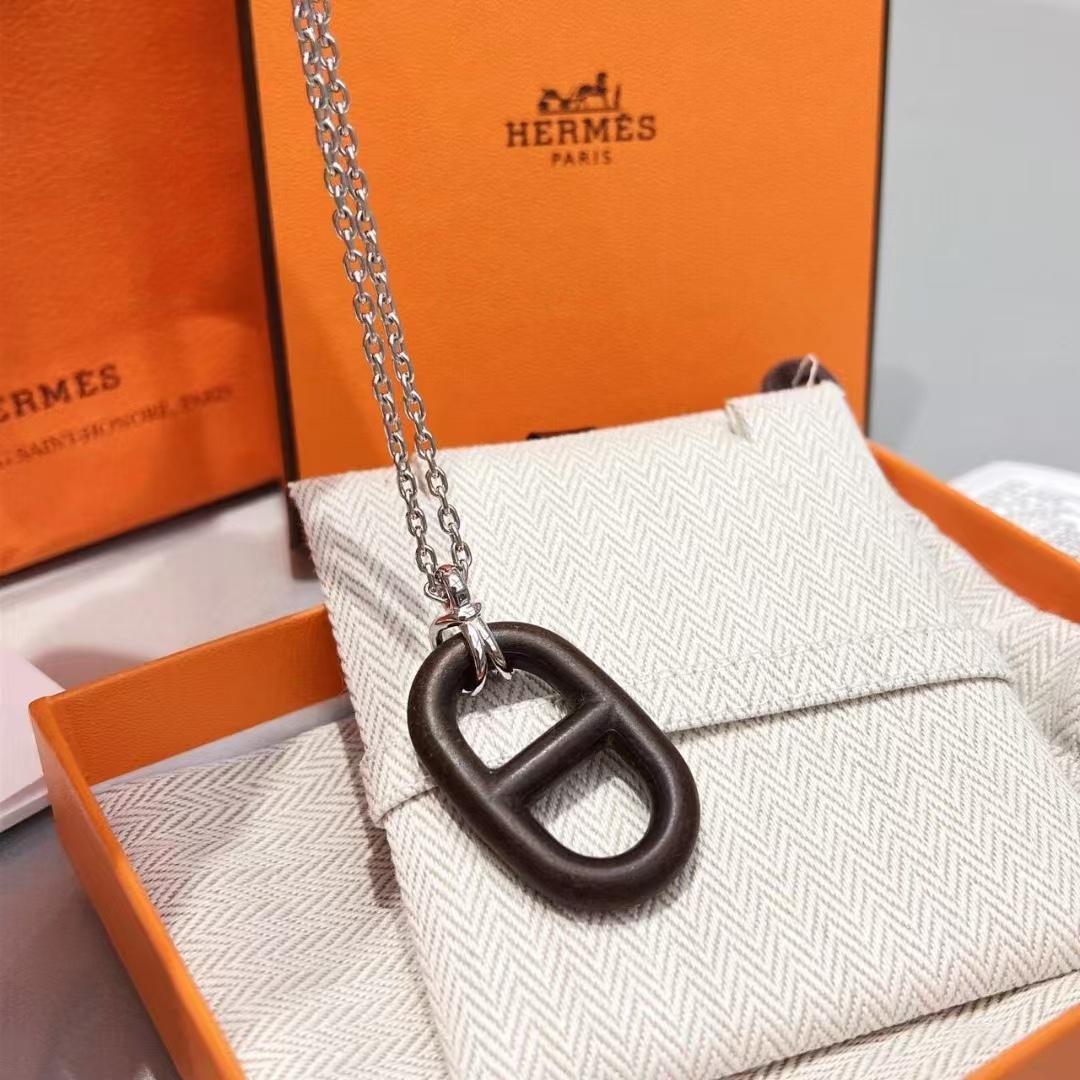 NO:102504,Hermes pig nose wood necklace neutral style for both men and women, Hermes necklace, hermes, necklace19860909爱马仕猪鼻子木头项链 中性款 男女都可戴,爱马仕项链,hermes,necklace,Jewelry
